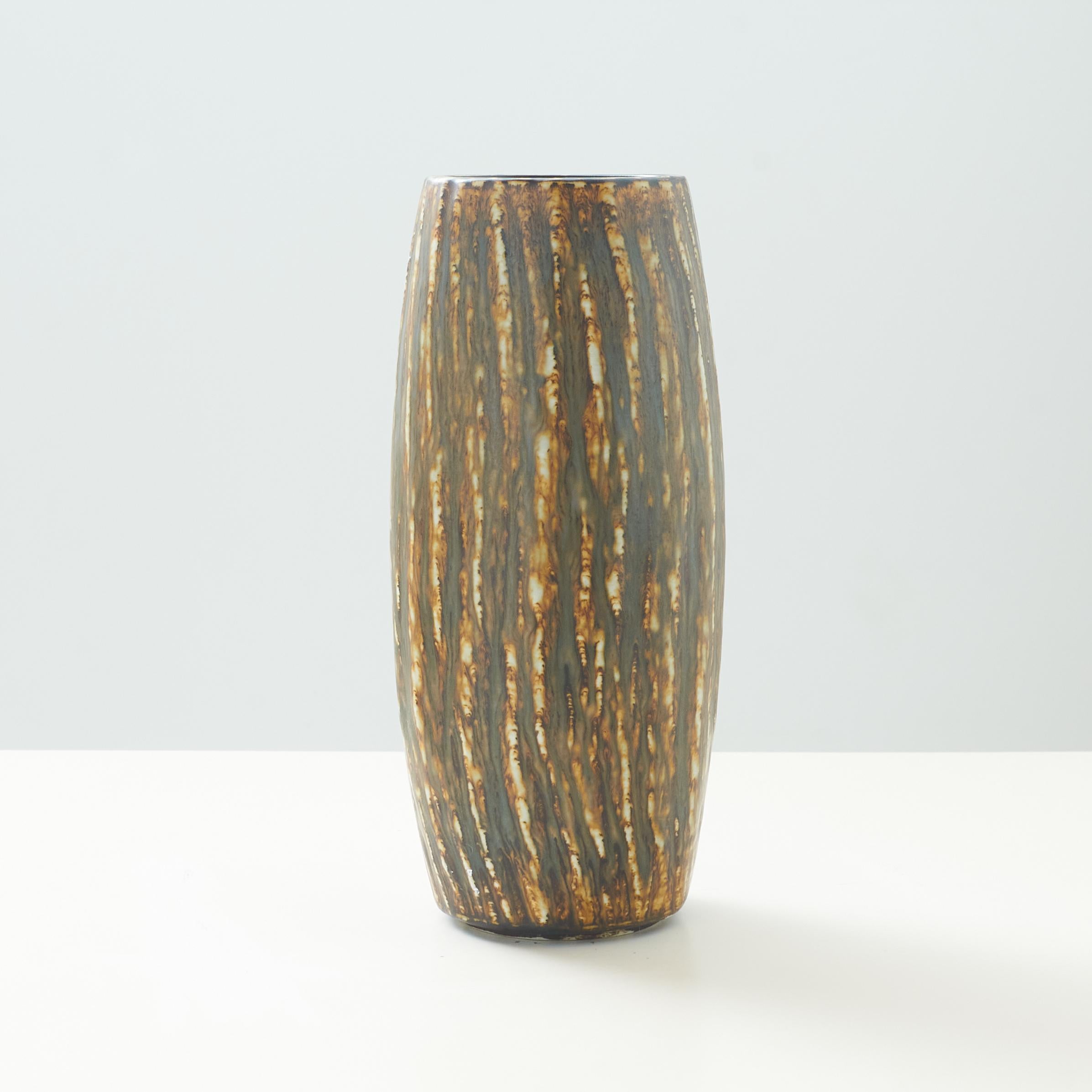 A model 12 vase from the Rebus series glazed in brown and yellow tones by Gunnar Nylund for Rörstrand. Inscribed on the base with the makers and the manufacturer's mark.

Very good vintage condition. No chips or scratches.
