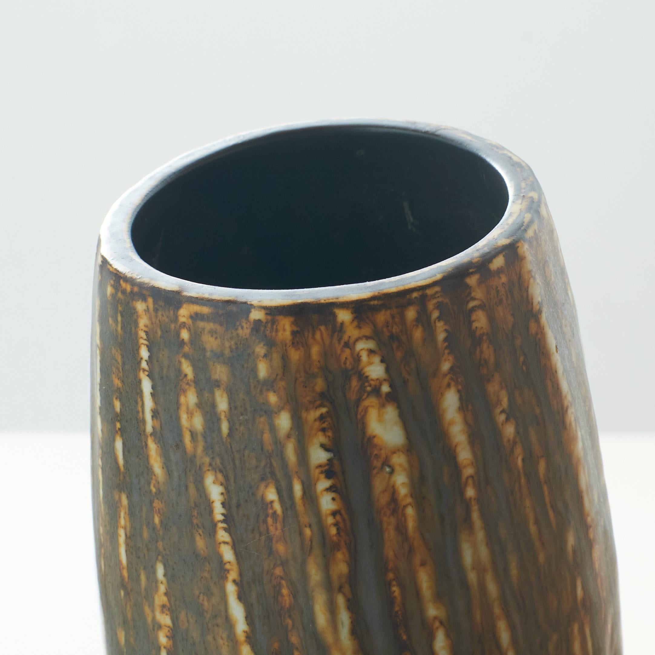 A Rebus series model 12 vase by Gunnar Nylund for Rörstrand In Good Condition For Sale In San Francisco, CA