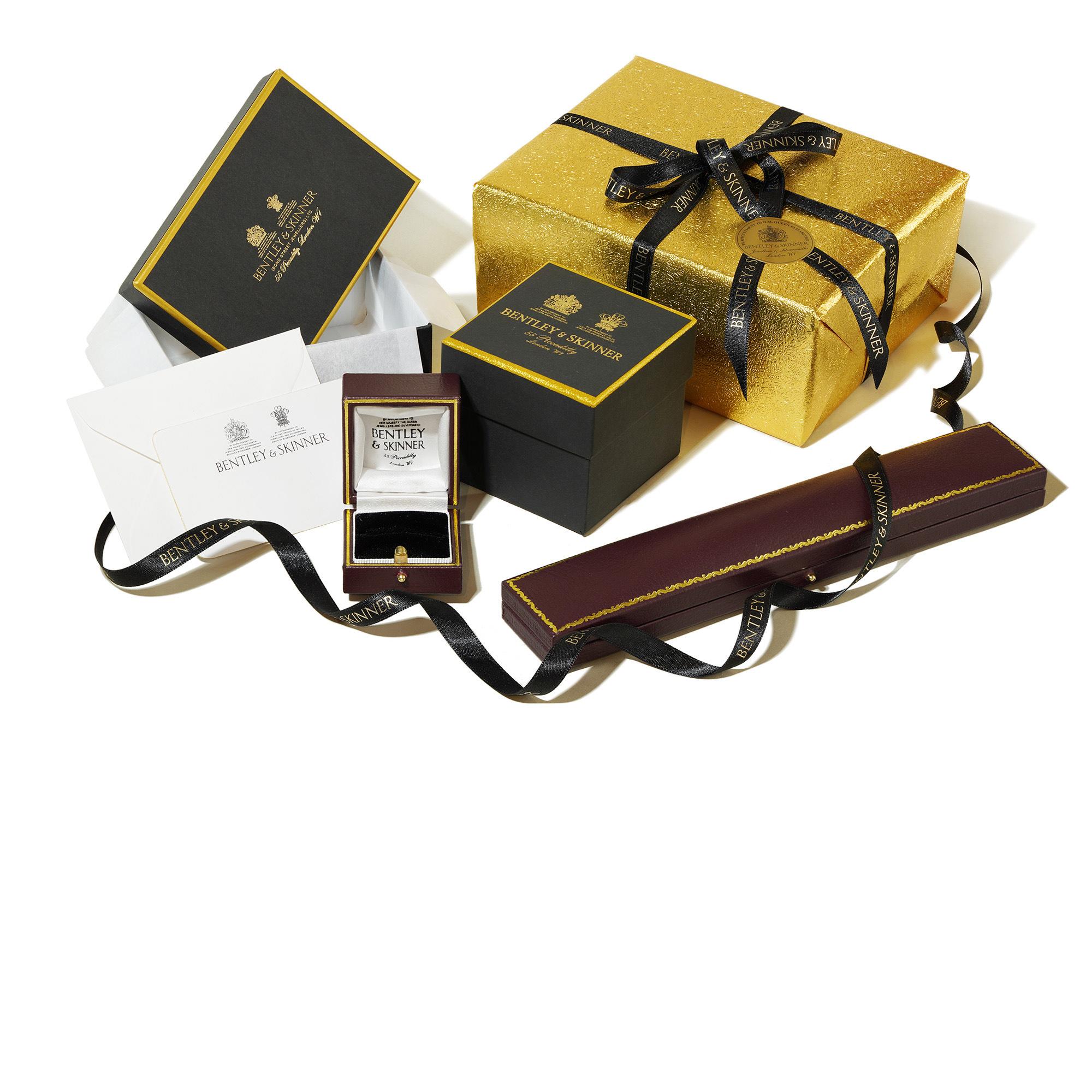 Ein rechteckiges Fabergé-Tablett aus geschliffenem Glas und Silber für Damen oder Herren im Angebot