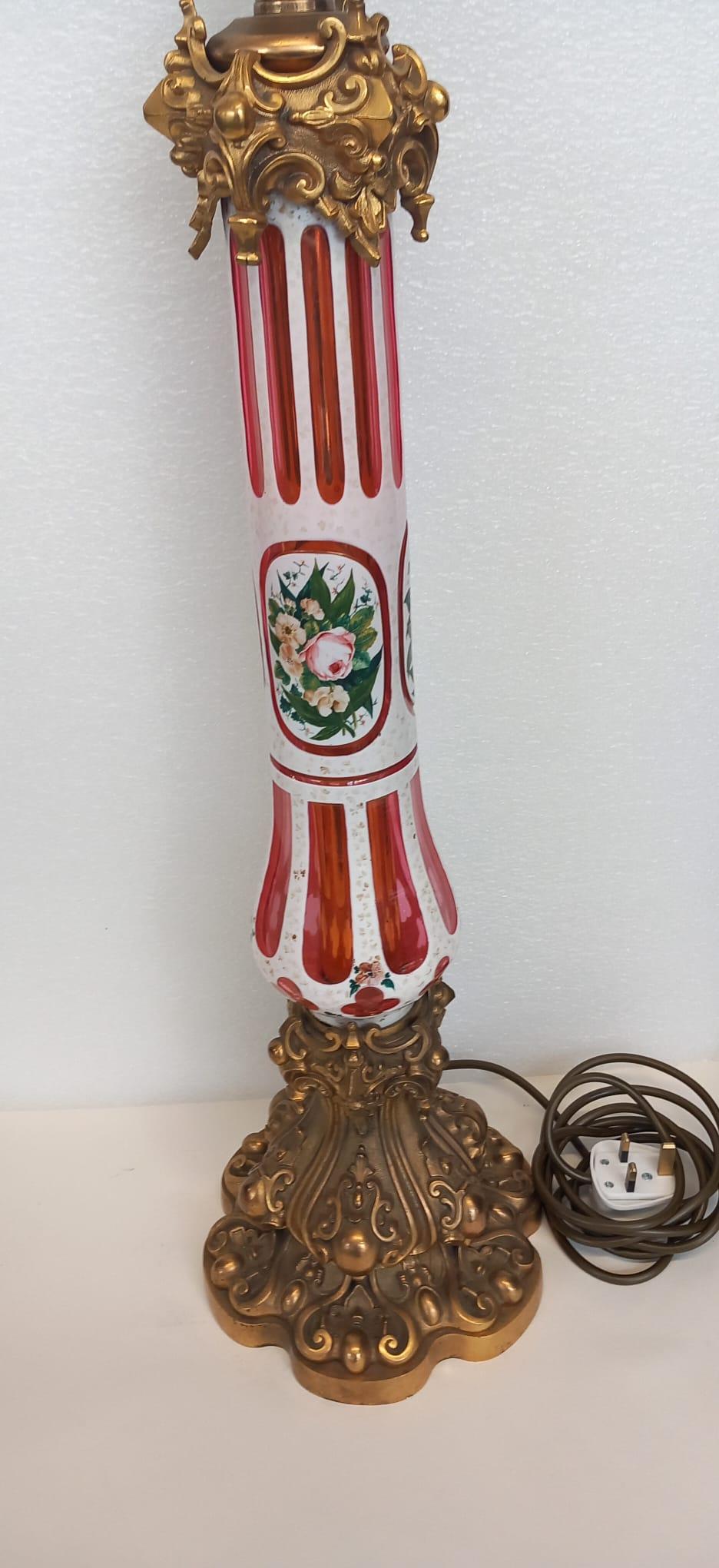 Tchèque Une lampe en verre rouge de Bohème datant du milieu du XIXe siècle en vente