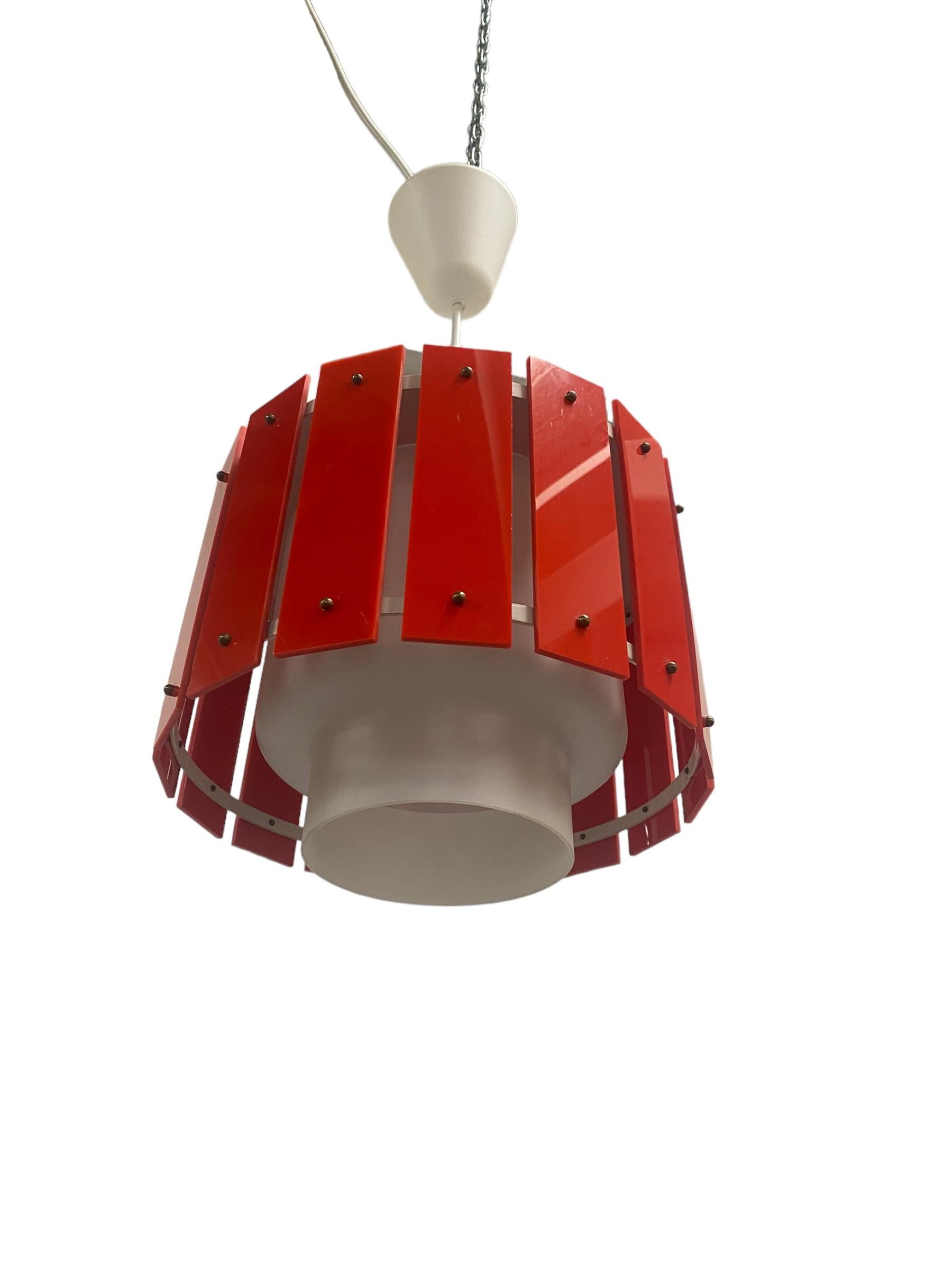 Suspension de plafond rouge modèle K2-47 de Maria Lindeman, années 1960 en vente 1