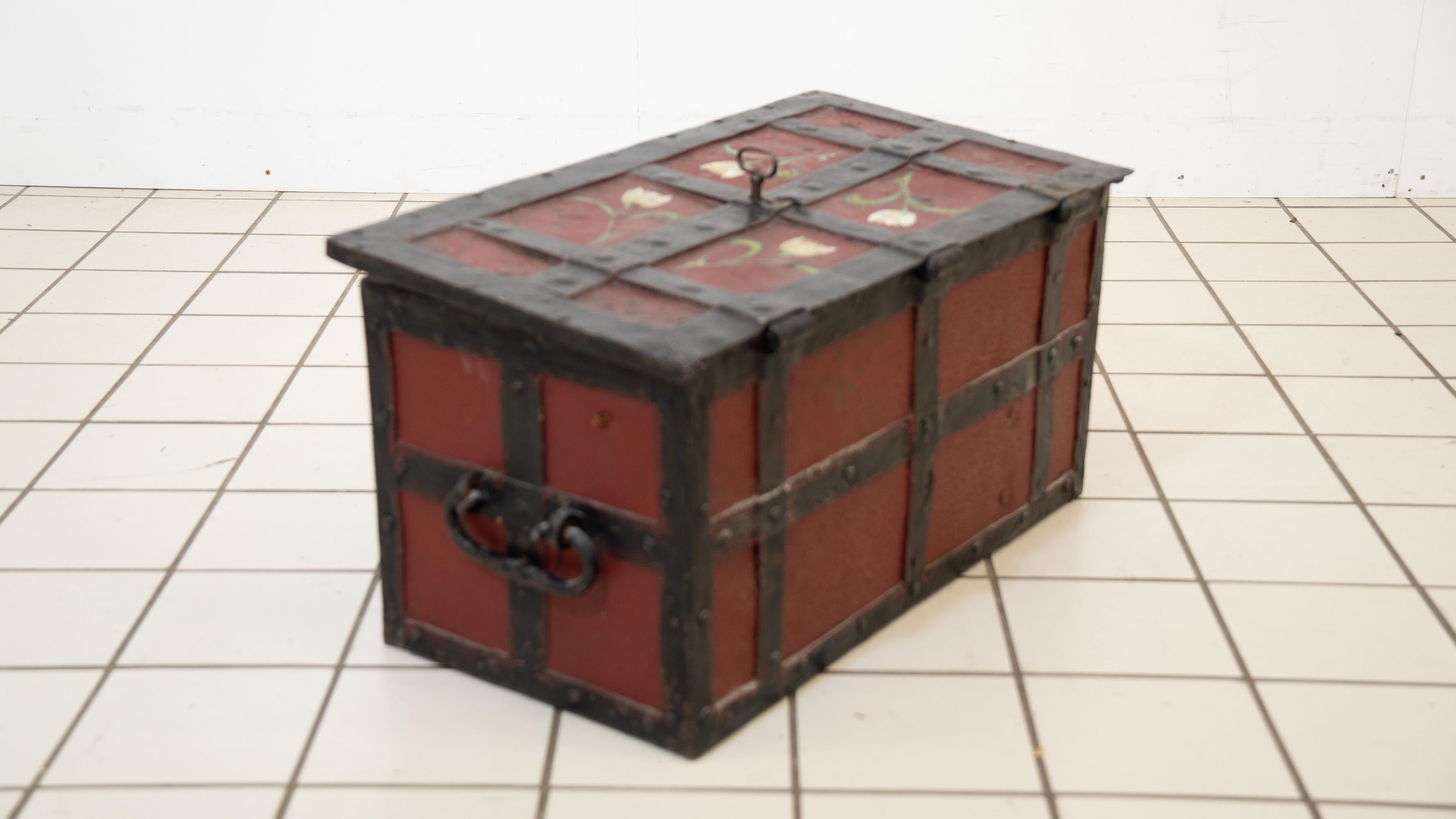 Un forziere in ferro battuto 