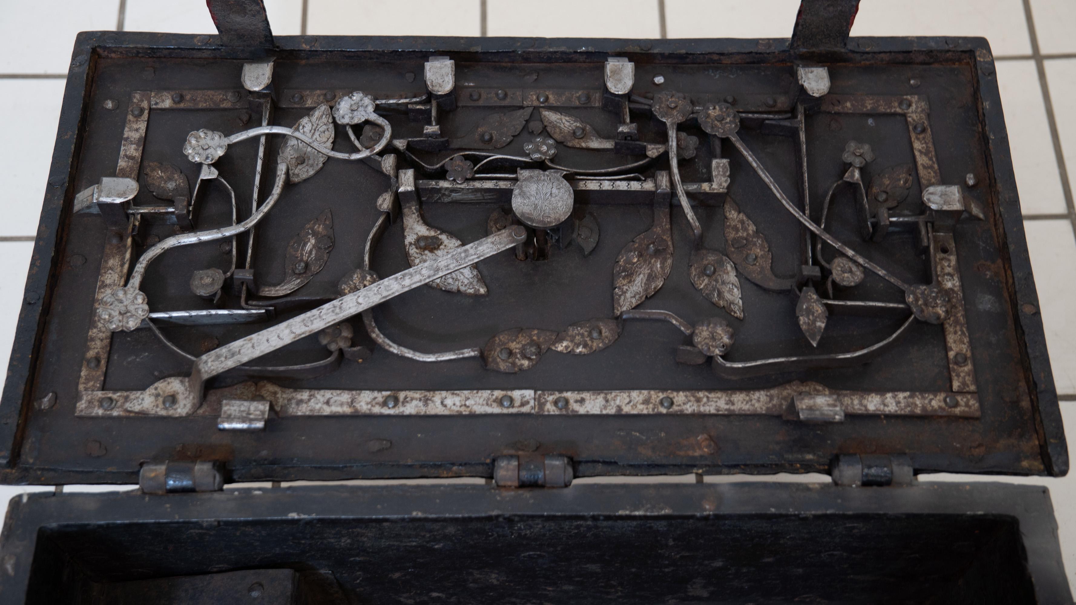 Tedesco Un forziere in ferro battuto 