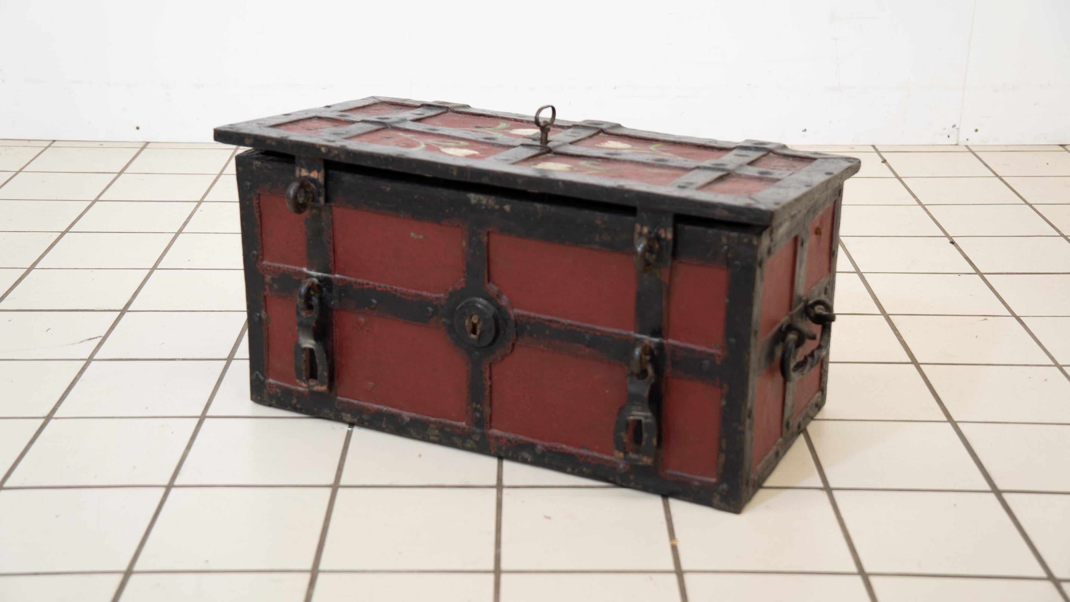 Un forziere in ferro battuto 