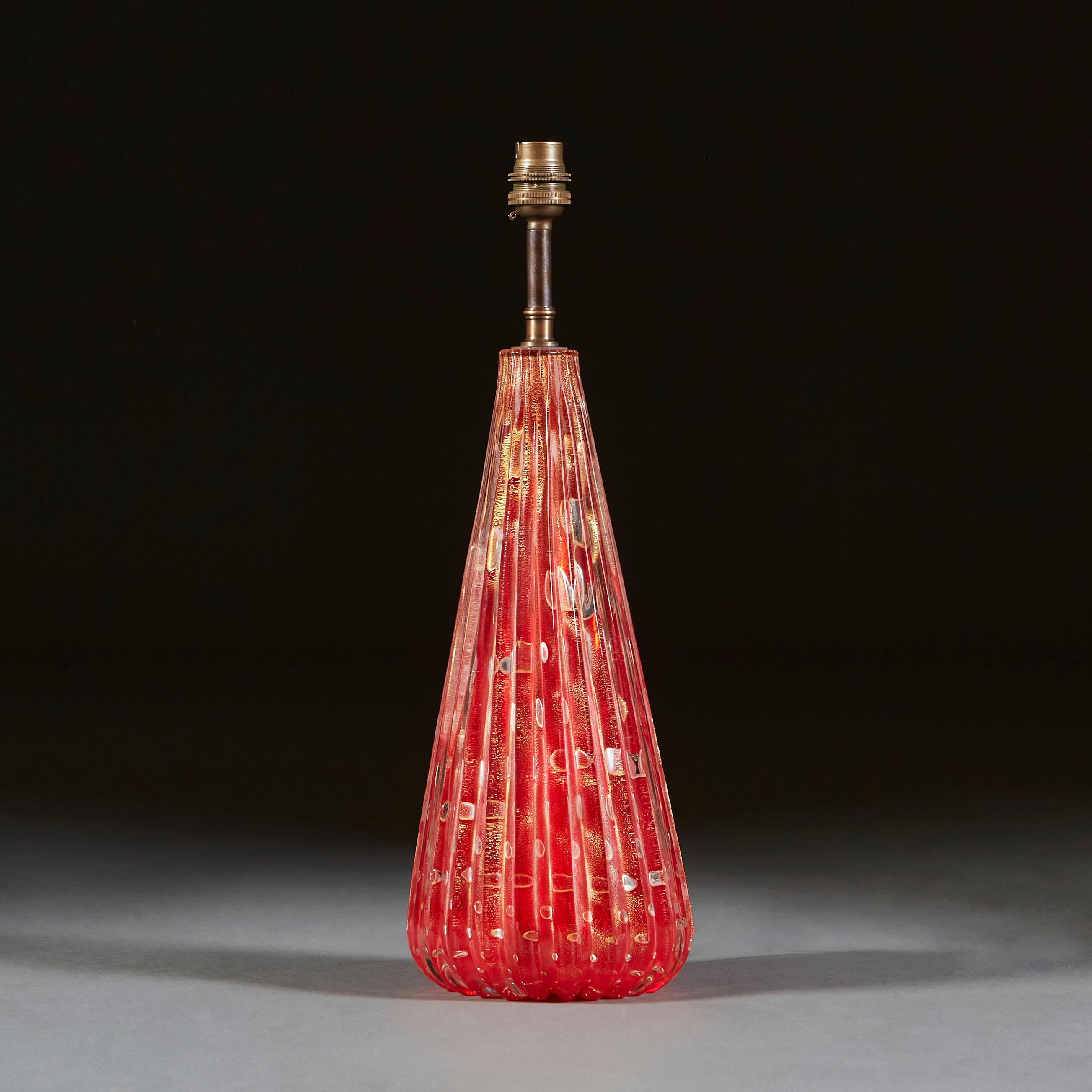 A mid twentieth century red Murano glass lamp of gadrooned conical form, with bullicante decoration and gold flecks throughout.

Currently wired for the UK with twisted bronze silk flex. Please enquire for rewiring services. 

Please note: