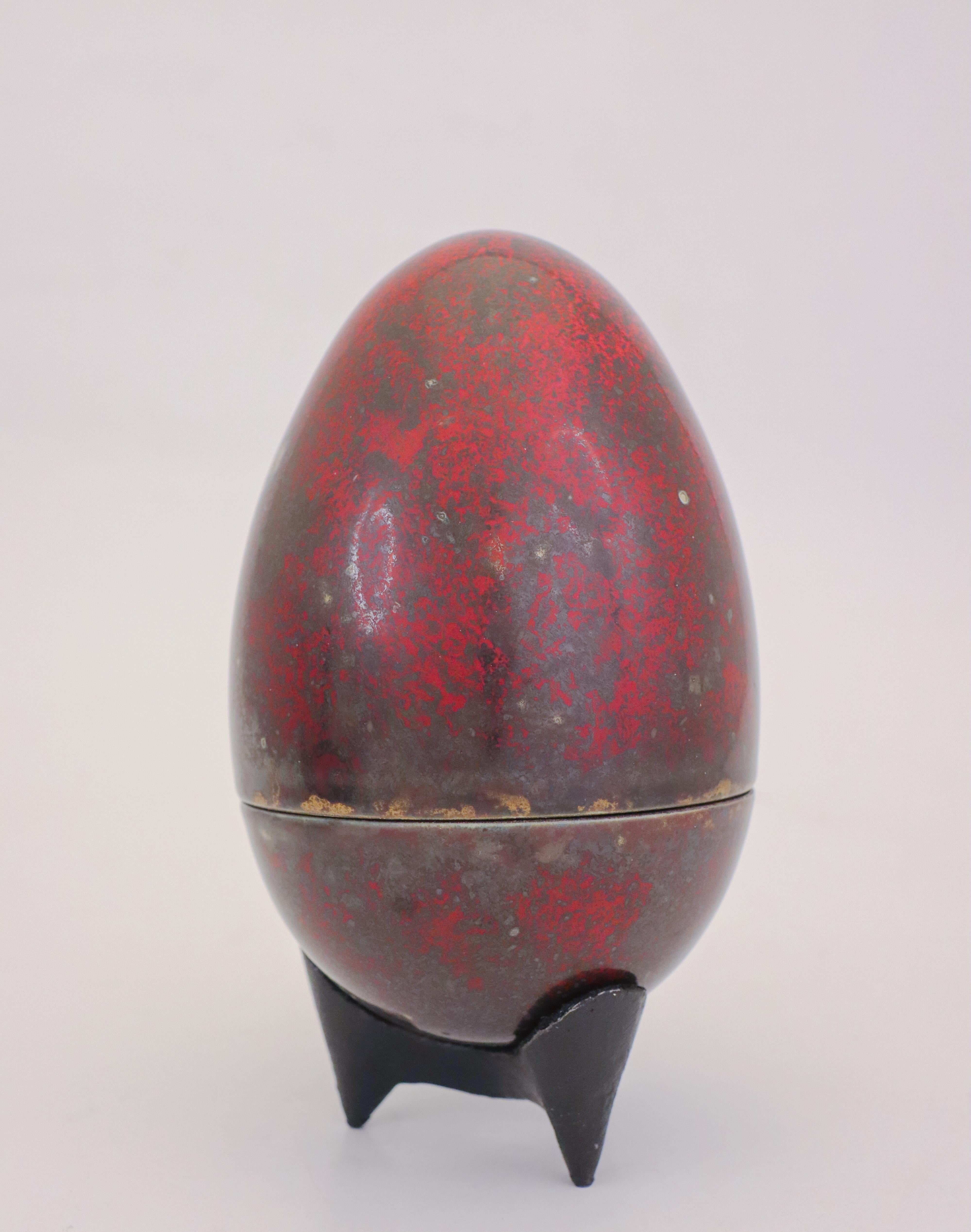 A red Egg designed by the Swedish ceramicist Hans Hedberg, who lived and worked in Biot, France. This egg is 20 cm (8