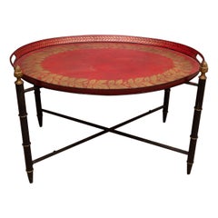 Table en tôle rouge avec plateau ovale décoratif et base en forme de X