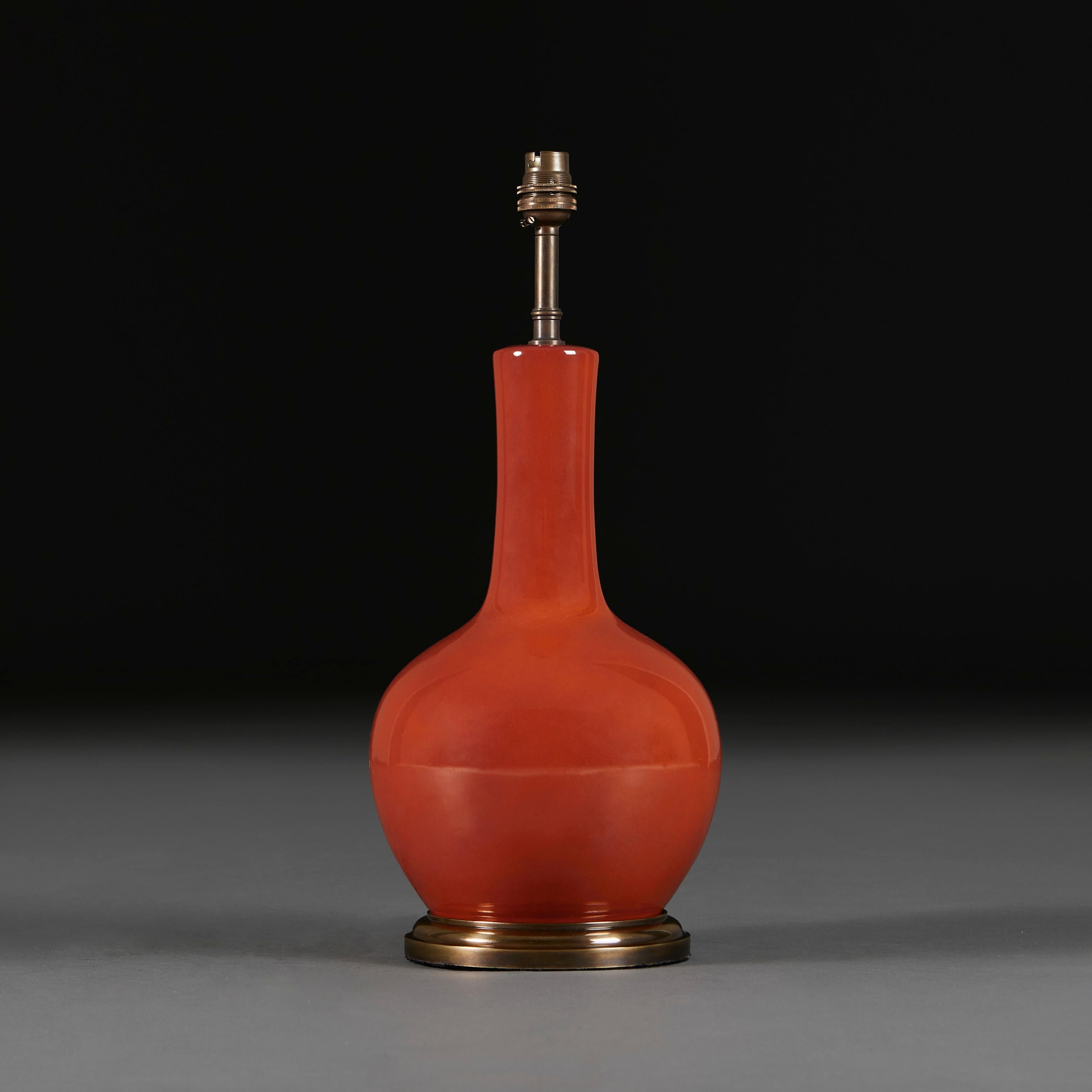Chinois Une lampe monochrome rouge et ambrée en vente