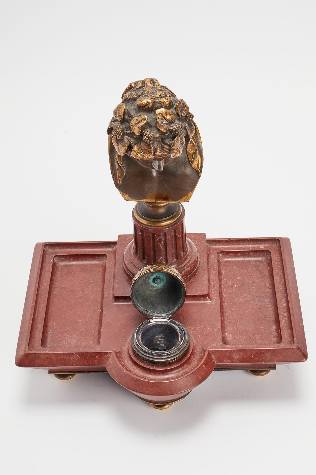 Francese Calamaio in marmo rosso di Verona e bronzo, firmato Barbedienne, Francia 1870. in vendita