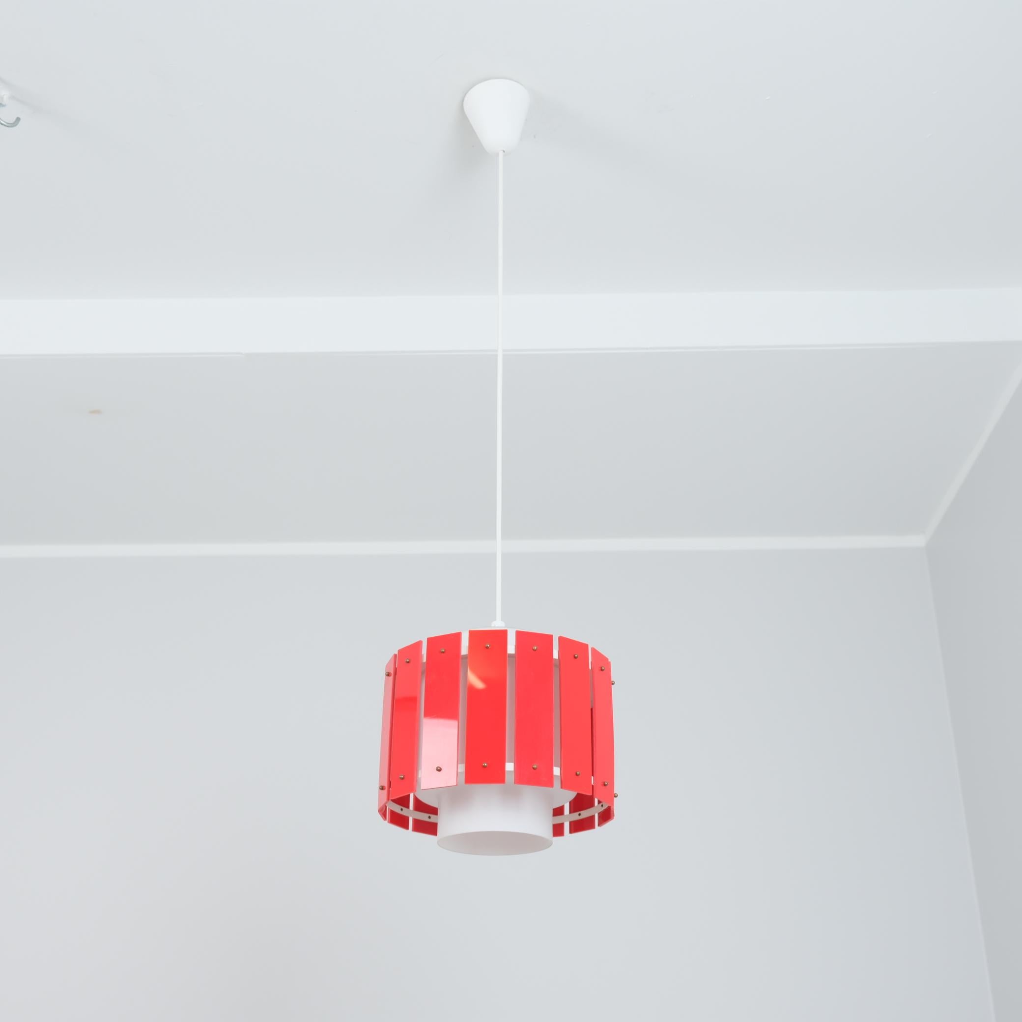 Ciondolo da soffitto rosso e bianco Model K2-47 di Maria Lindeman, Idman 1960 In condizioni buone in vendita a Helsinki, FI