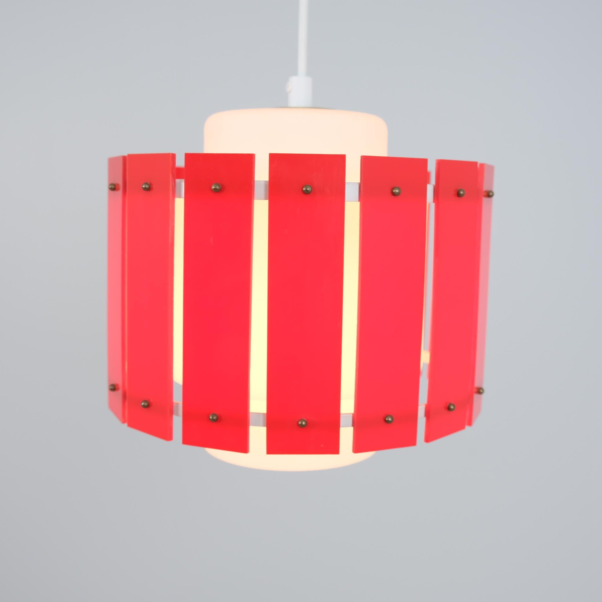 Ciondolo da soffitto rosso e bianco Model K2-47 di Maria Lindeman, Idman 1960 in vendita 1