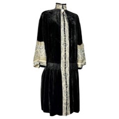 Un vestido de terciopelo Redingote de Jean-Charles Worth Alta Costura - París Circa 1923