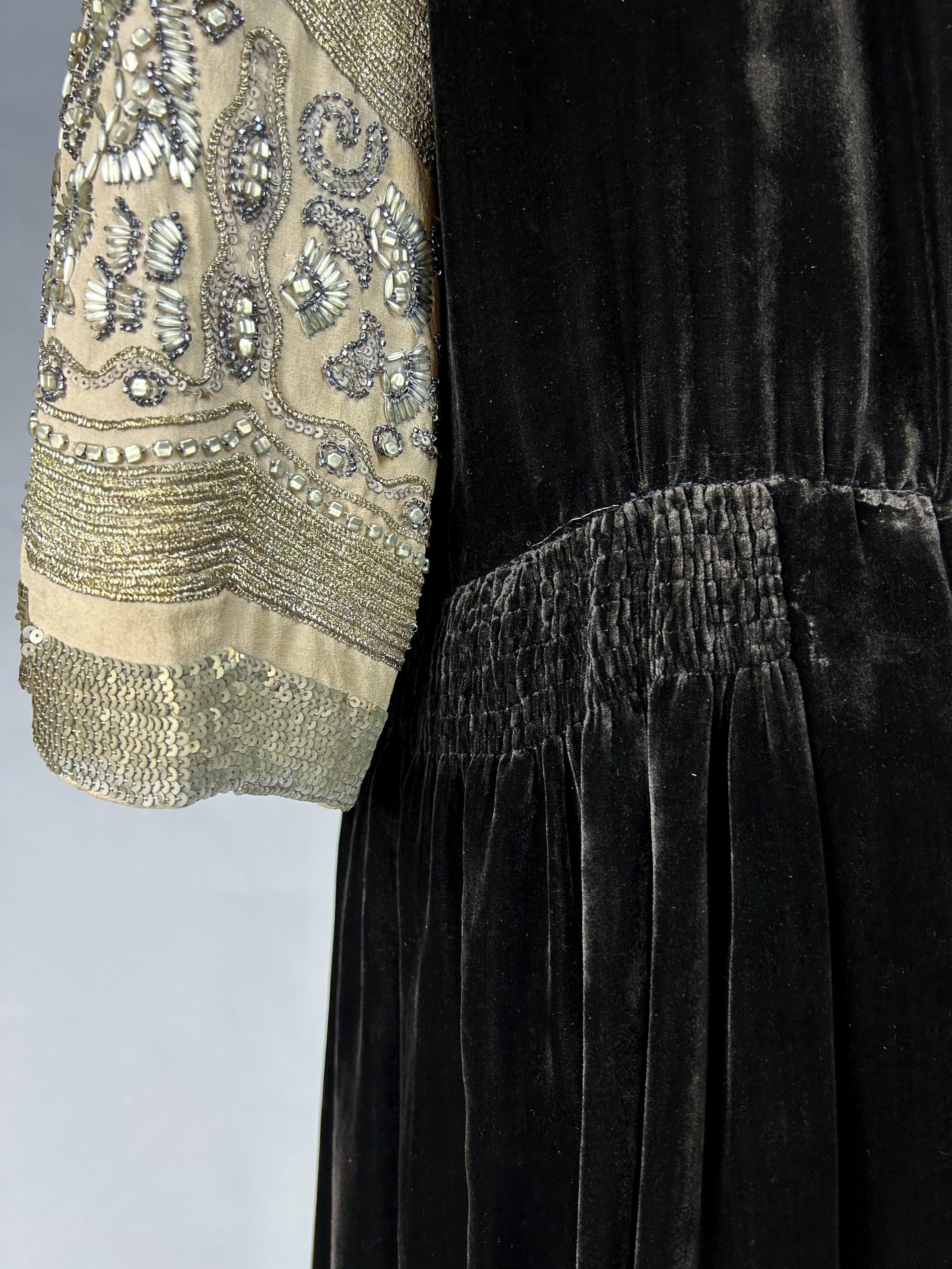 A Redingote Velvet dress by Jean-Charles Worth Haute Couture - Paris Circa 1923 For Sale 6