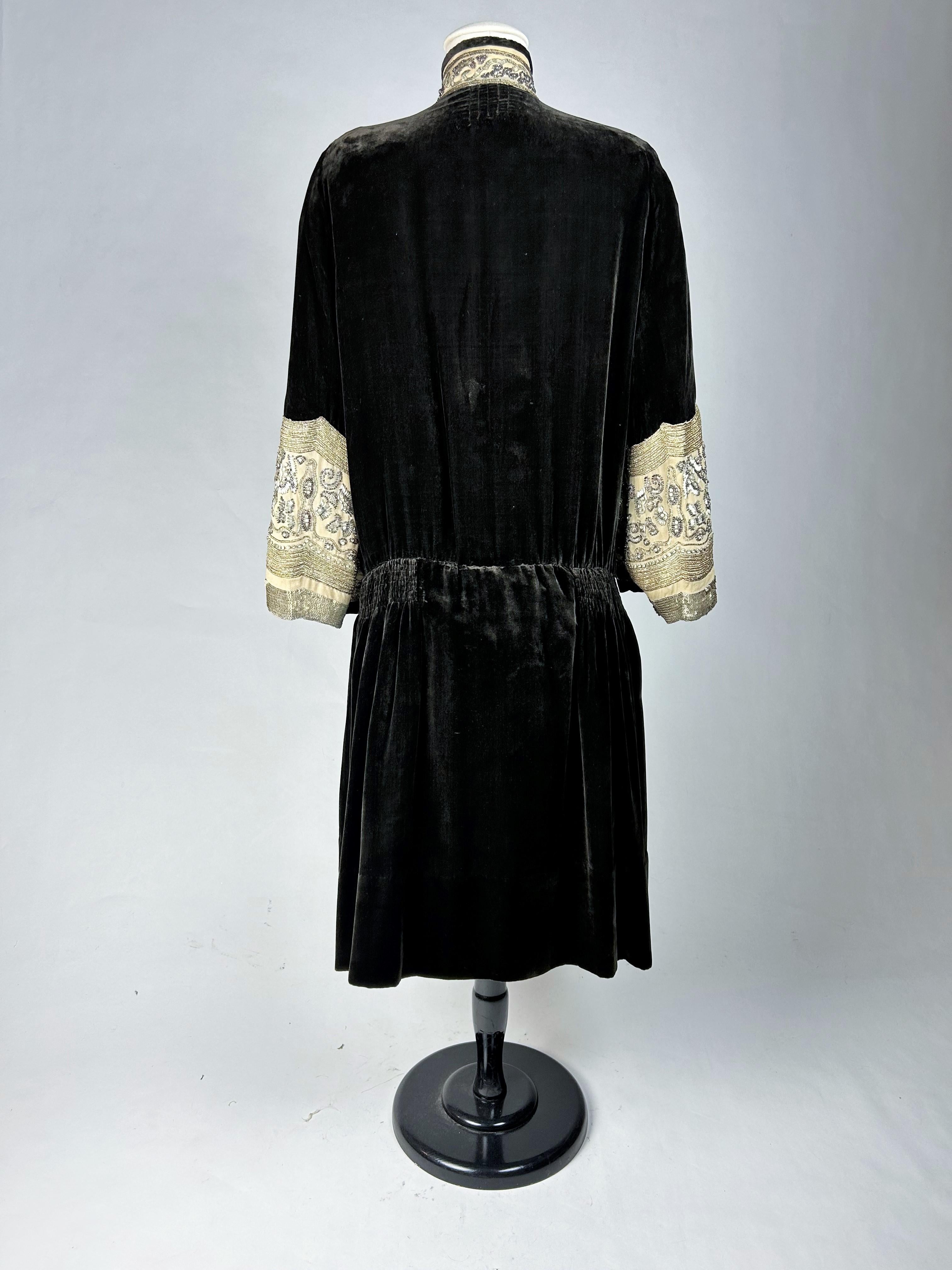 A Redingote Velvet dress by Jean-Charles Worth Haute Couture - Paris Circa 1923 For Sale 7