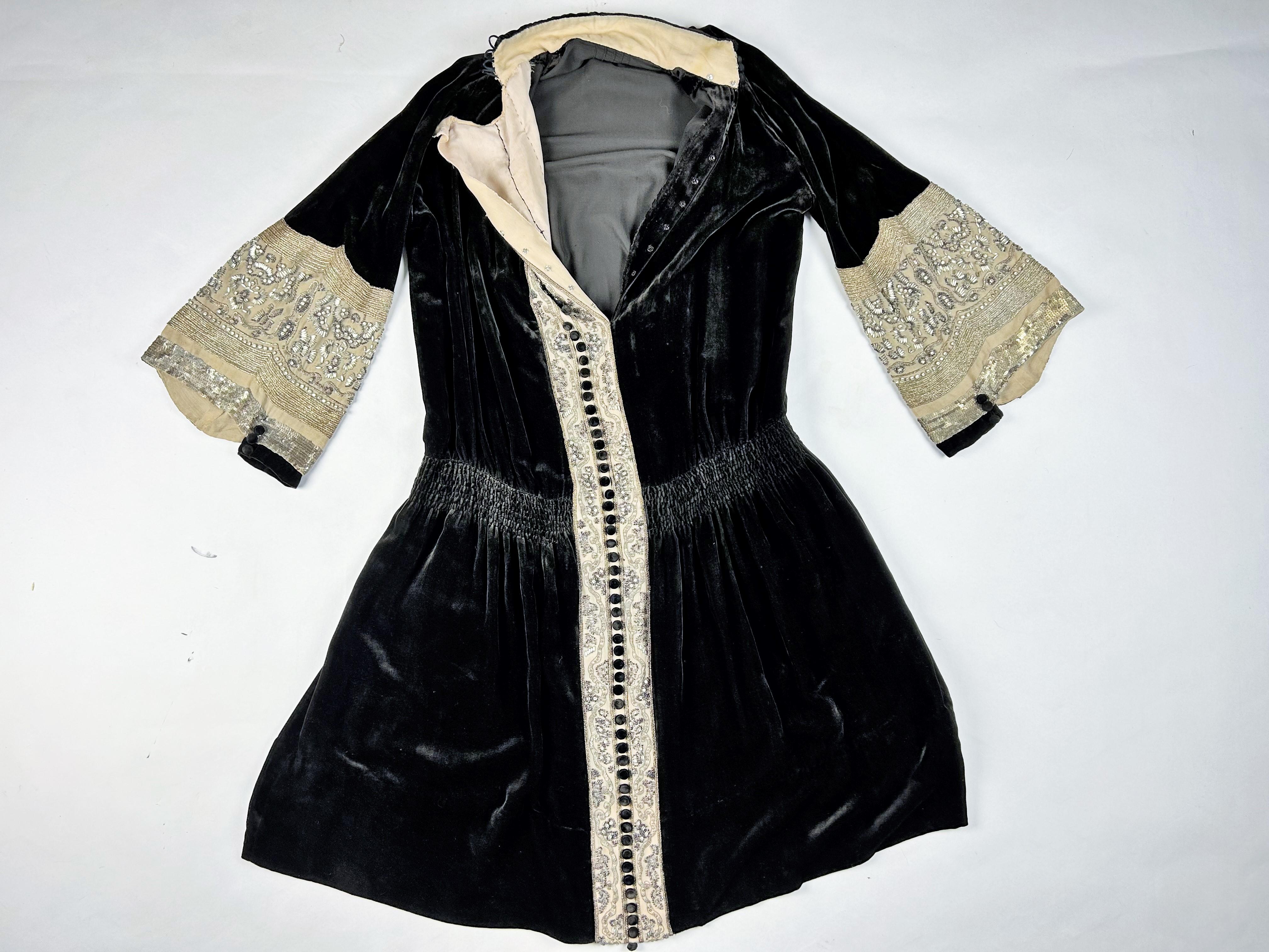 A Redingote Velvet dress by Jean-Charles Worth Haute Couture - Paris Circa 1923 For Sale 9
