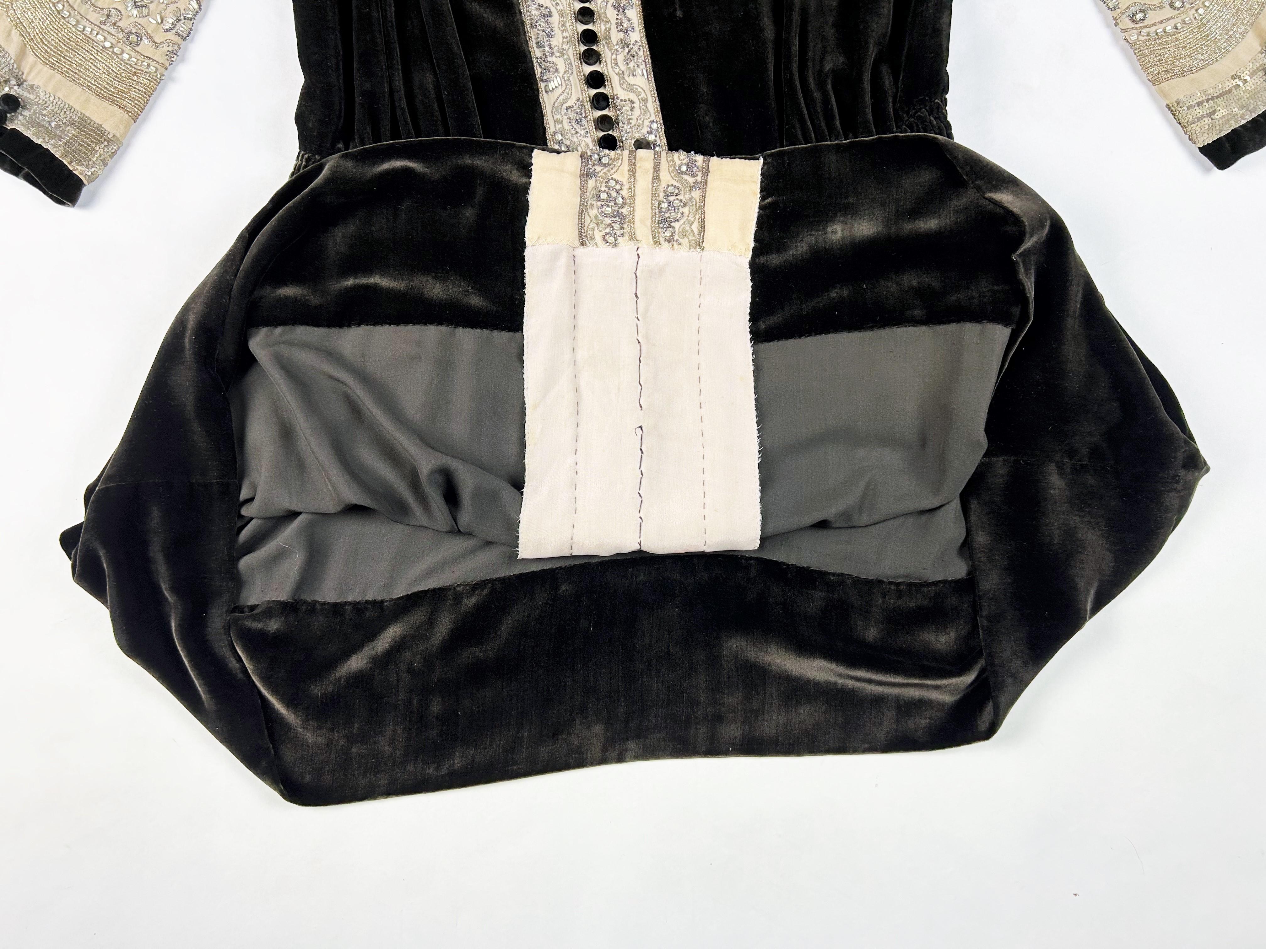 Robe en velours redingote de Jean Charles Worth Haute Couture - Paris Circa 1923 en vente 10