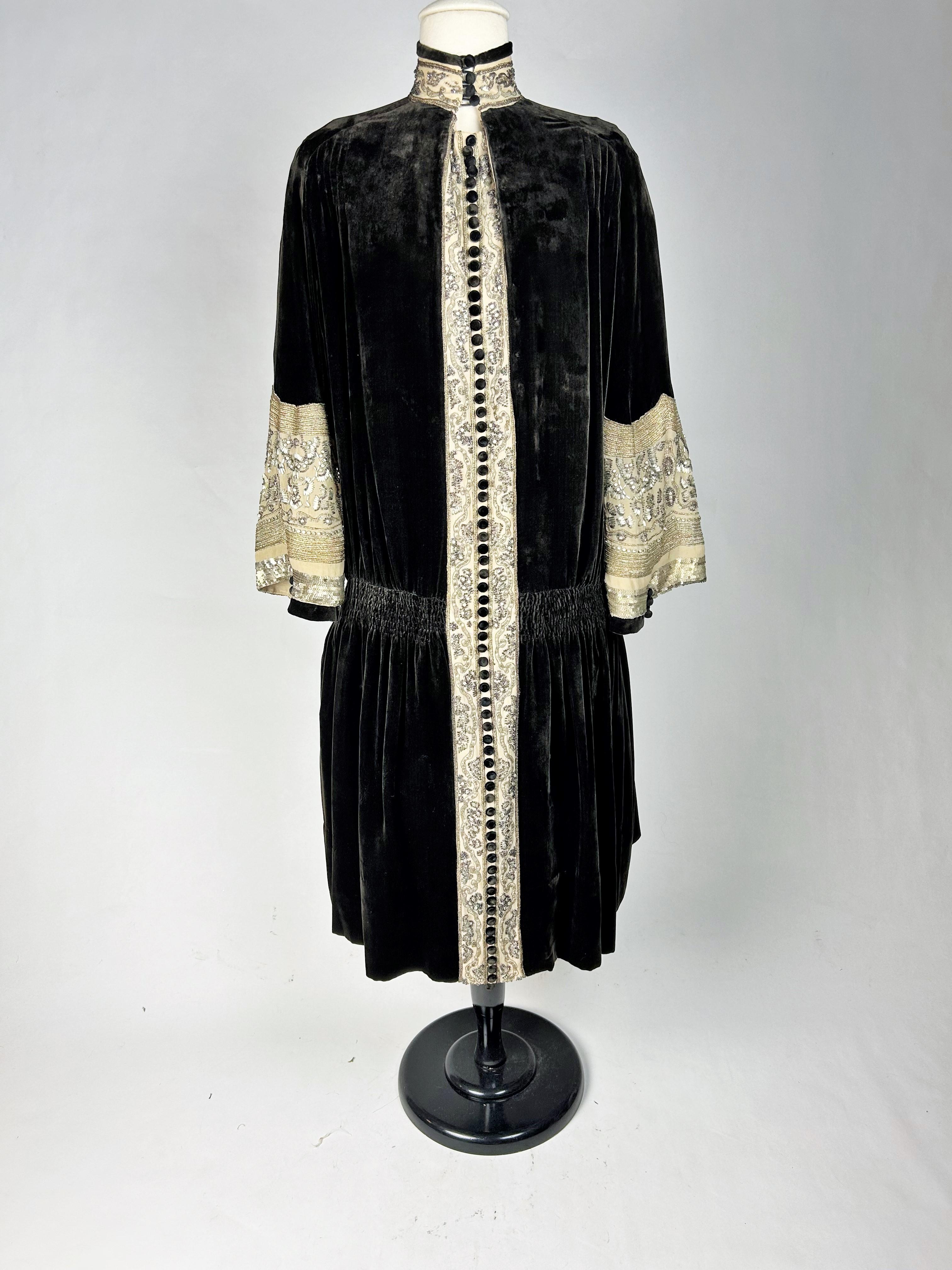 A Redingote Velvet dress by Jean-Charles Worth Haute Couture - Paris Circa 1923 For Sale 1