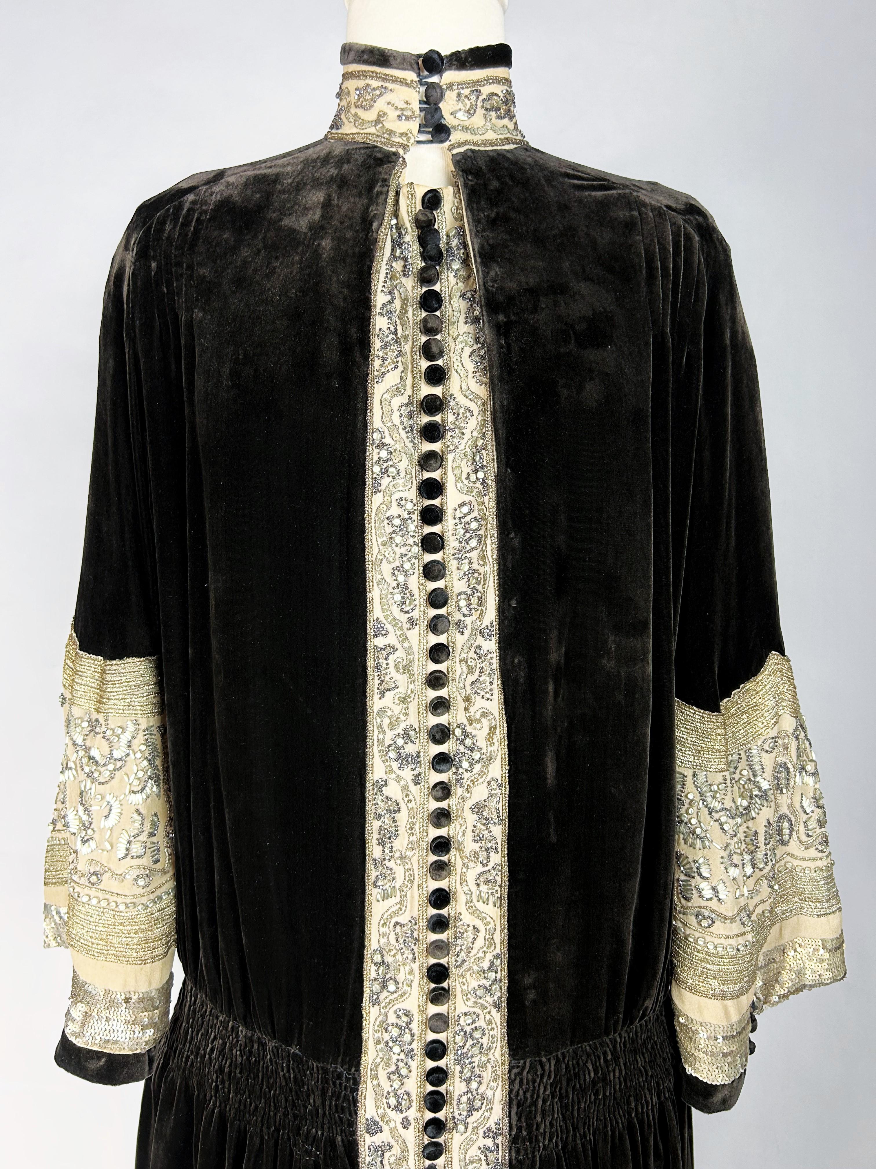 A Redingote Velvet dress by Jean-Charles Worth Haute Couture - Paris Circa 1923 For Sale 2