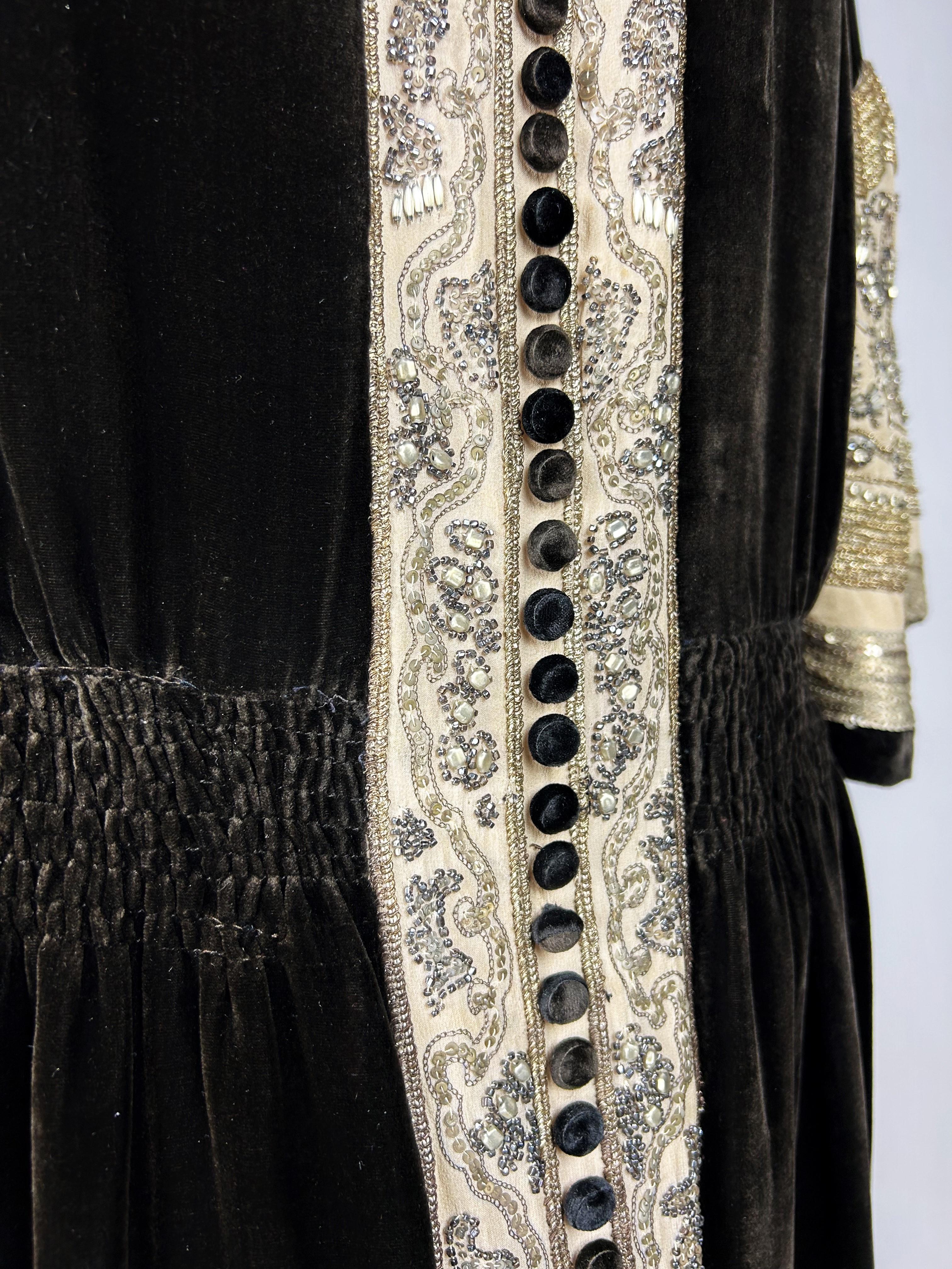 Robe en velours redingote de Jean Charles Worth Haute Couture - Paris Circa 1923 en vente 3