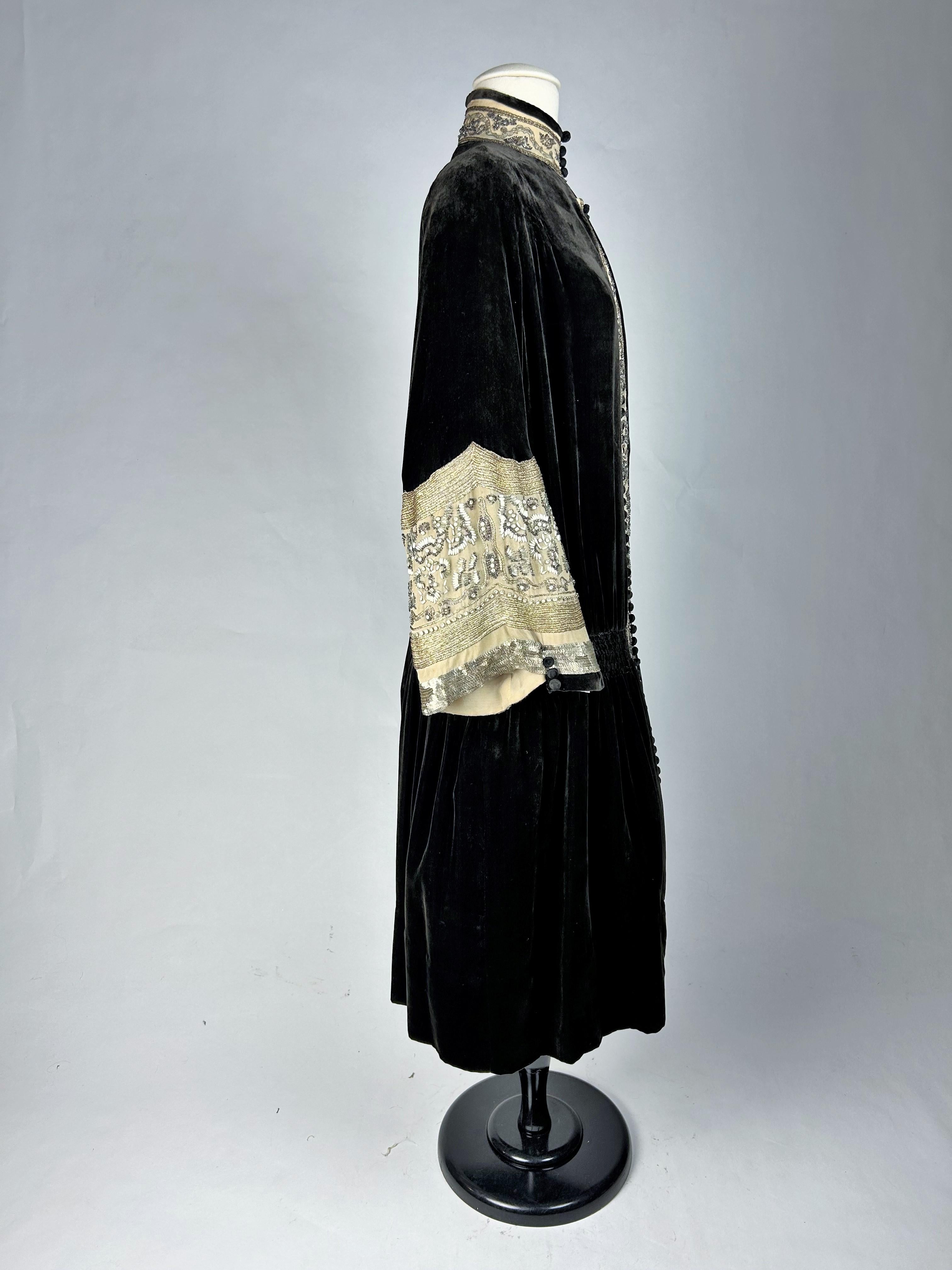 A Redingote Velvet dress by Jean-Charles Worth Haute Couture - Paris Circa 1923 For Sale 4