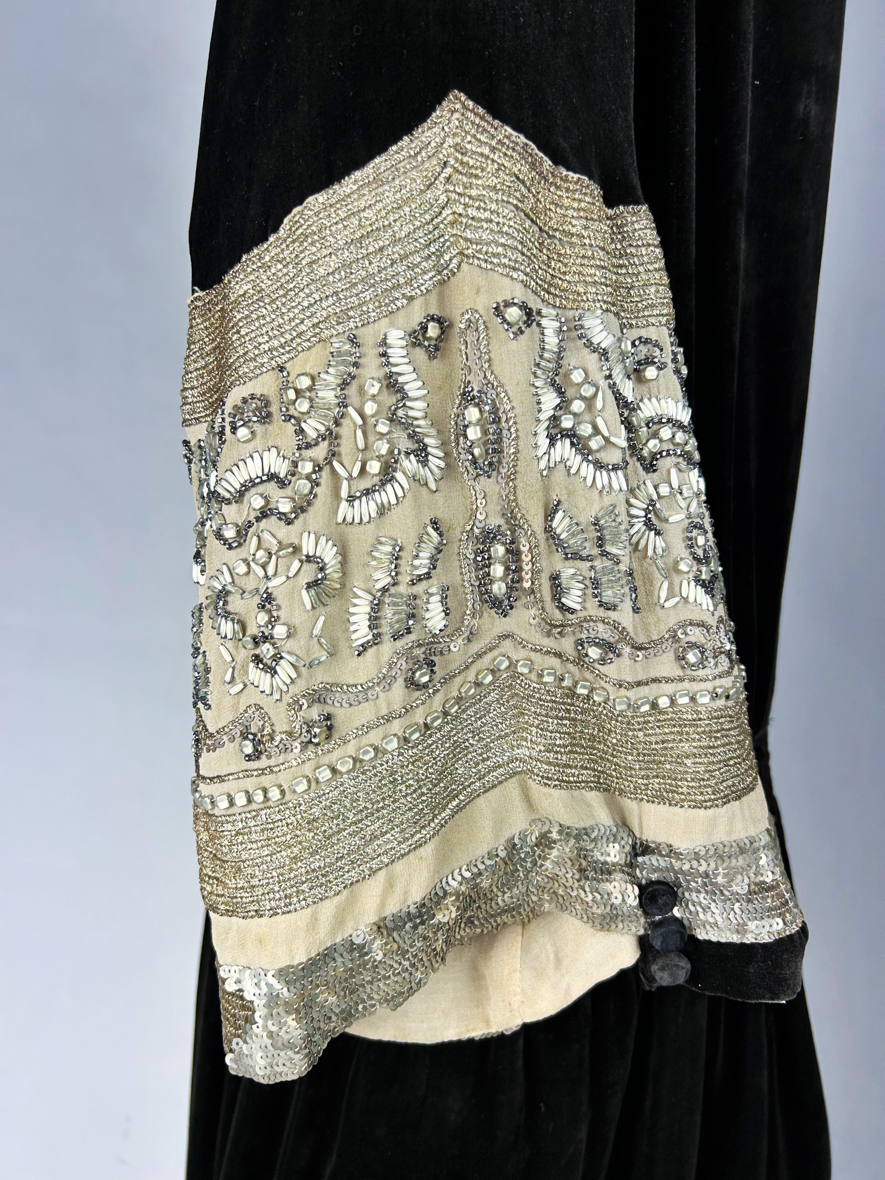 A Redingote Velvet dress by Jean-Charles Worth Haute Couture - Paris Circa 1923 For Sale 5