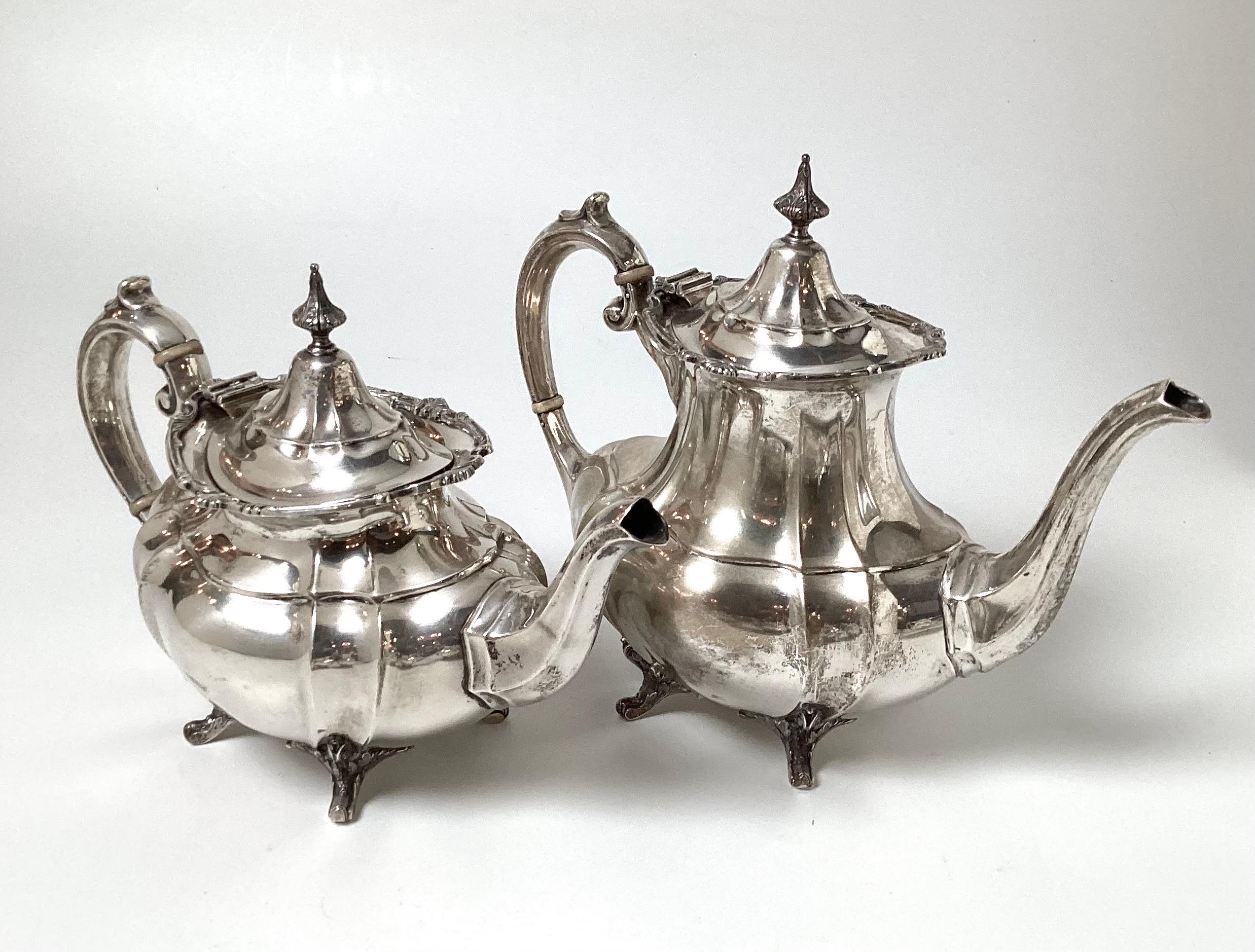 A Reed and Barton Sterling 5pc Tea Set Service  In Excellent Condition For Sale In Lambertville, NJ
