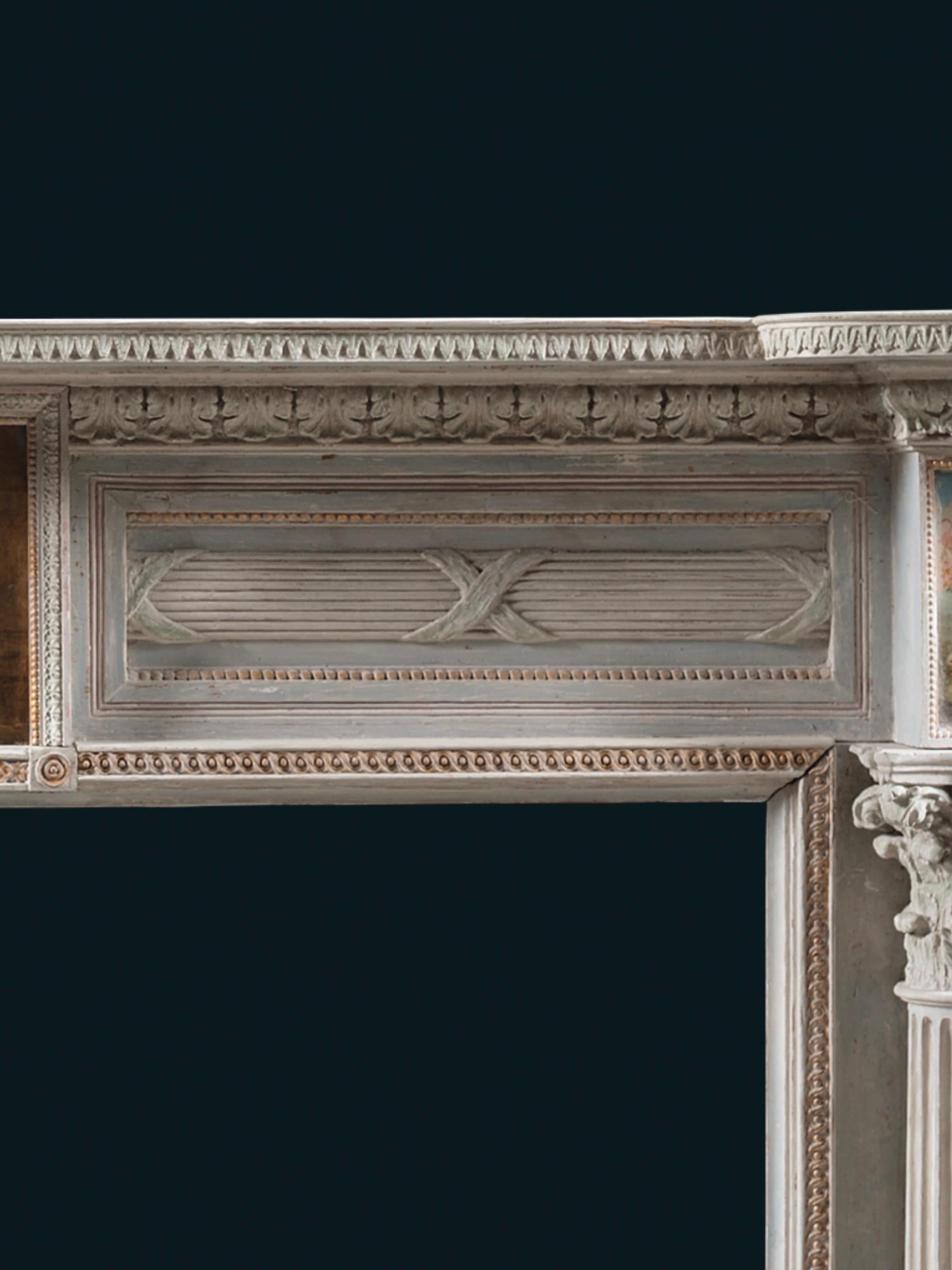 Néoclassique Cheminée néoclassique raffinée du XVIIIe siècle en bois peint en vente