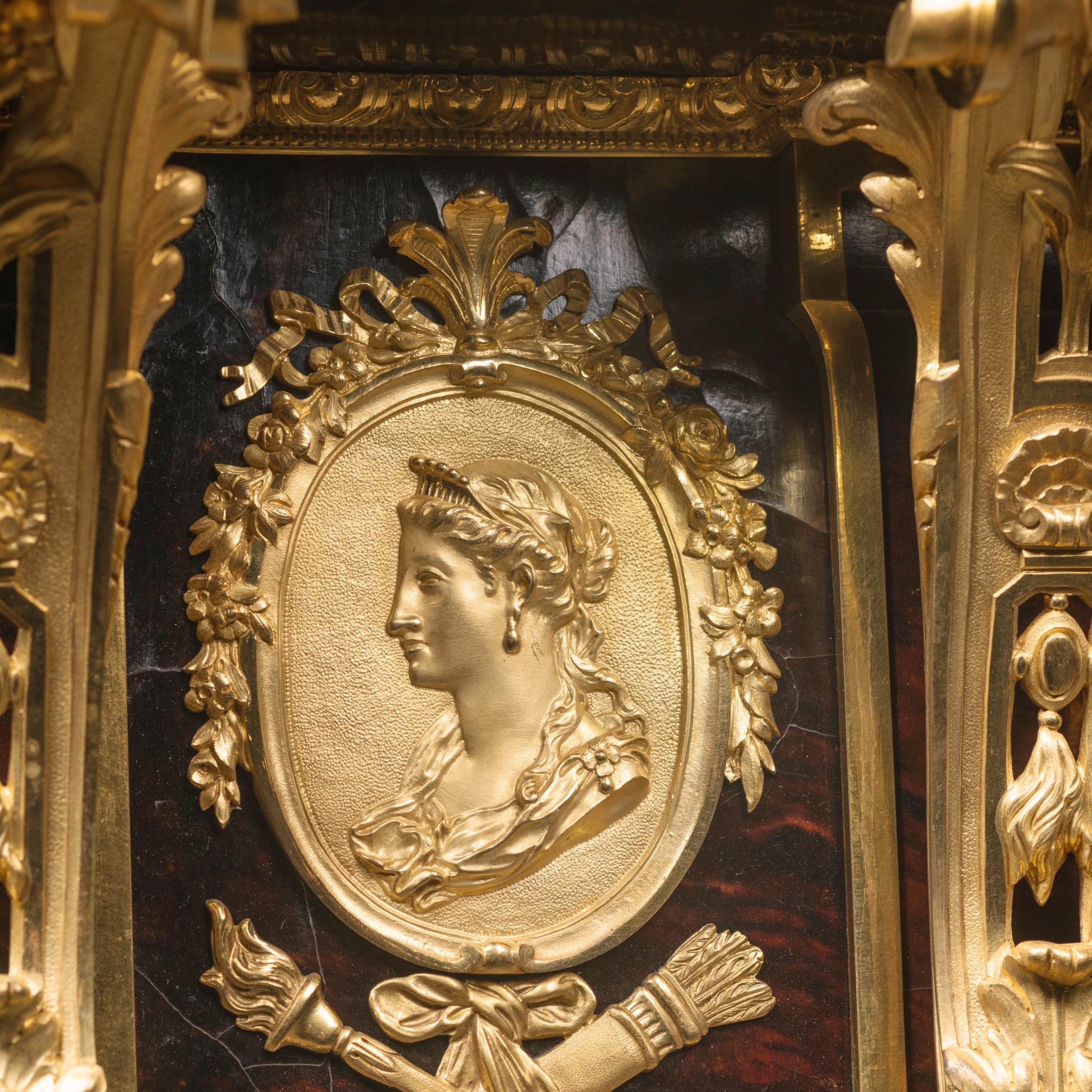 A Regence Style Grand Cartel de Applique In the Manner of André-Charles Boulle For Sale 4