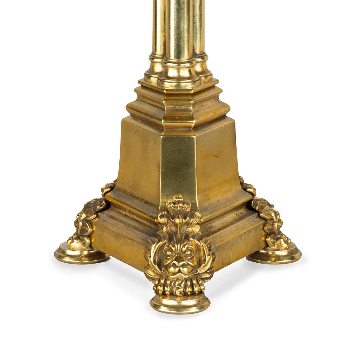A Regency brass triple column table lamp In Good Condition For Sale In Lymington, Hampshire