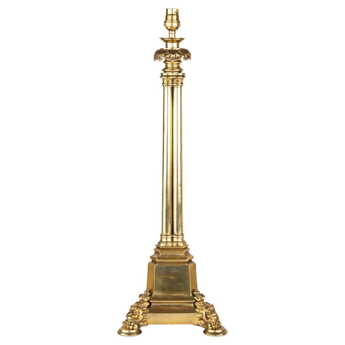 Lampe de table Regency à triple colonne en laiton
