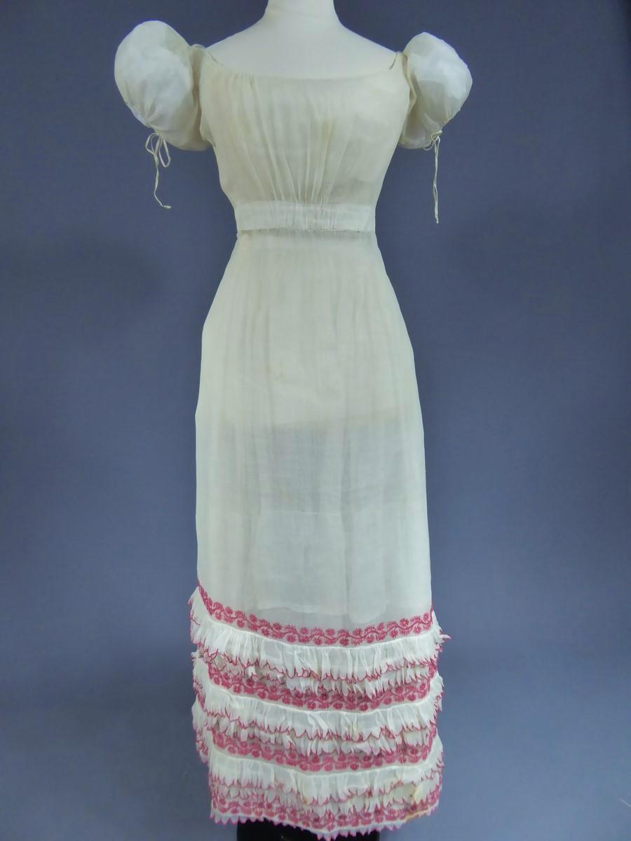 A Regency Cotton Voile Day Embroidered Summer Dress -France Circa 1815/1820 For Sale 1