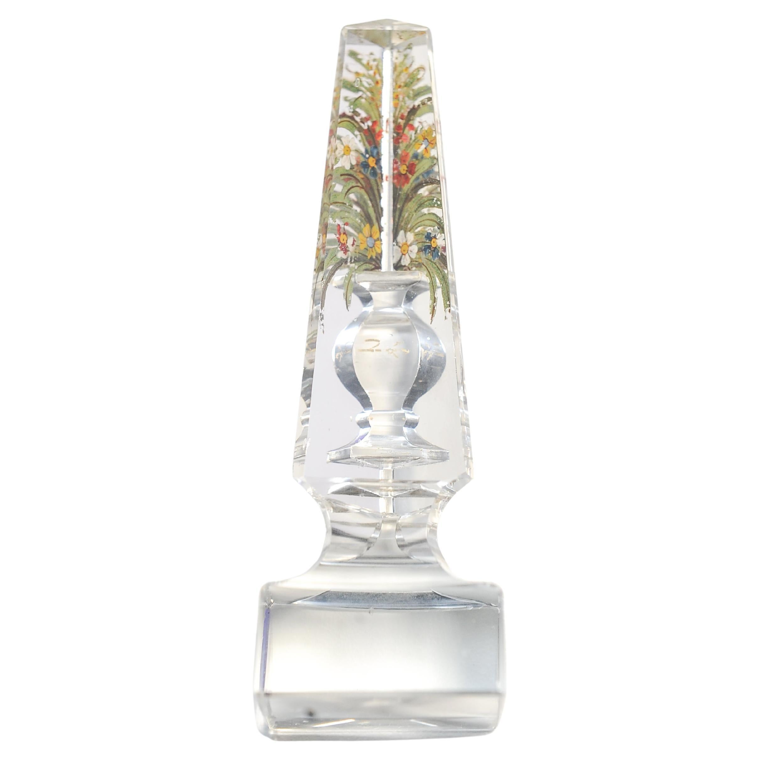 Ein sehr schönes, gut ausgeführtes Regency Cut Glass Miniatur Obelisk Prisma. Mit einer optischen Täuschung einer mit handgemalten Blumen geschmückten Urne

Durch das Schneiden eines Musters auf der Rückseite wird eine optische Täuschung durch das