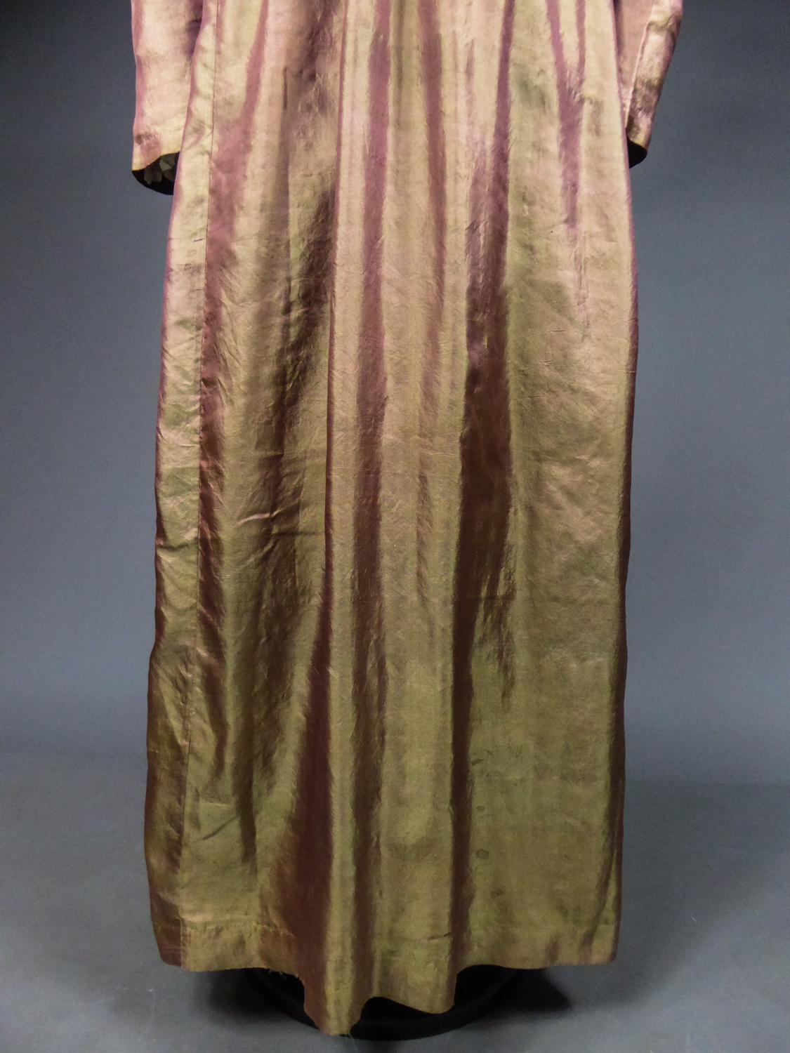 A Regency French Changing taffetas Silk day Dress - Napoleonic Era Circa 1810 5