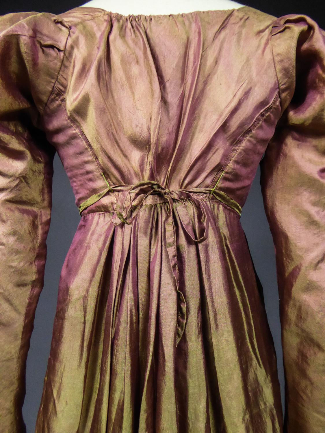 A Regency French Changing taffetas Silk day Dress - Napoleonic Era Circa 1810 1