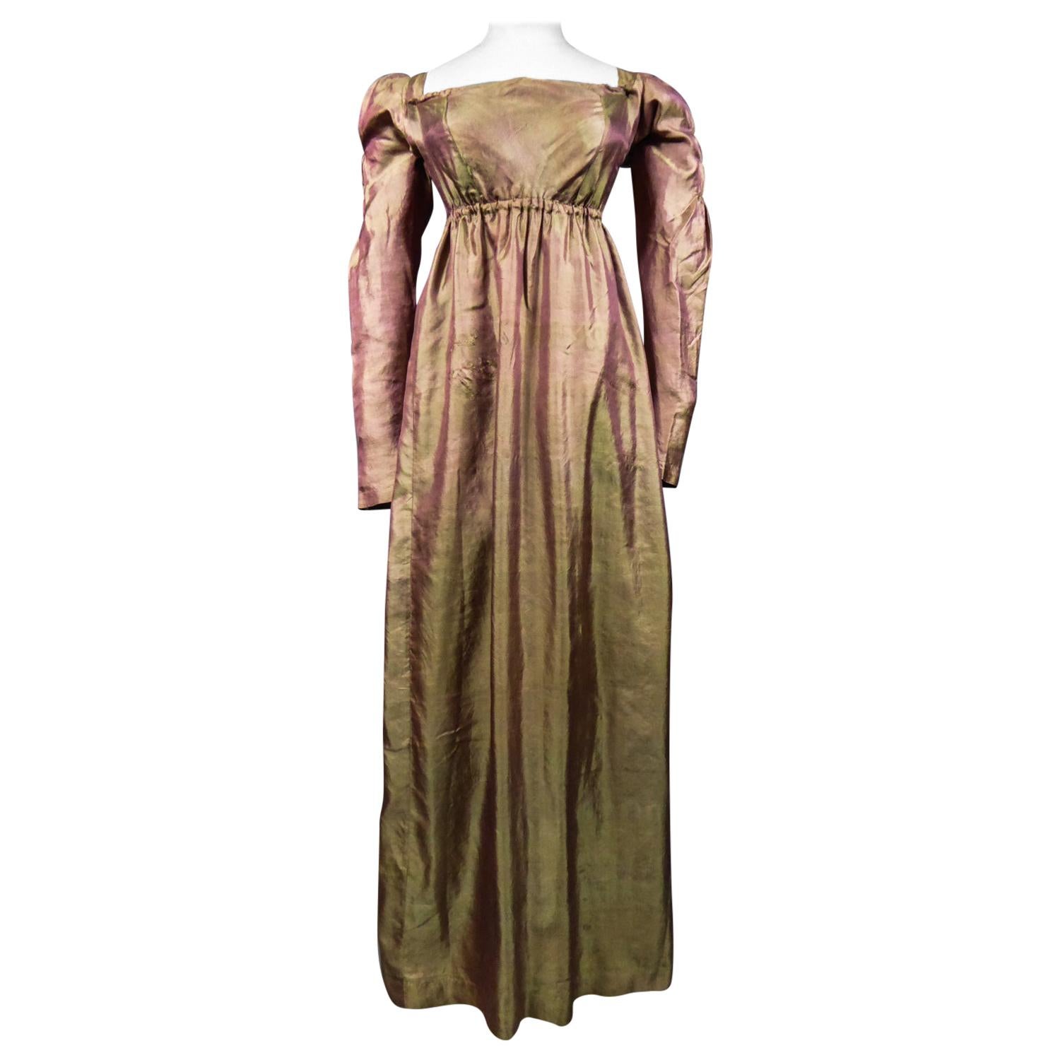 A Regency French Changing taffetas Silk day Dress - Napoleonic Era Circa 1810