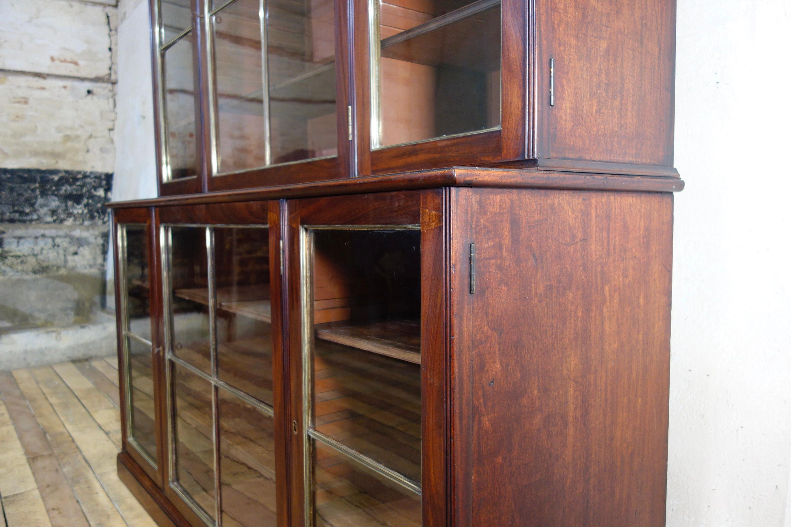 Regency Mahogany Glazed Library Bookcase, Parcel-Gilt In Good Condition In Basingstoke, Hampshire