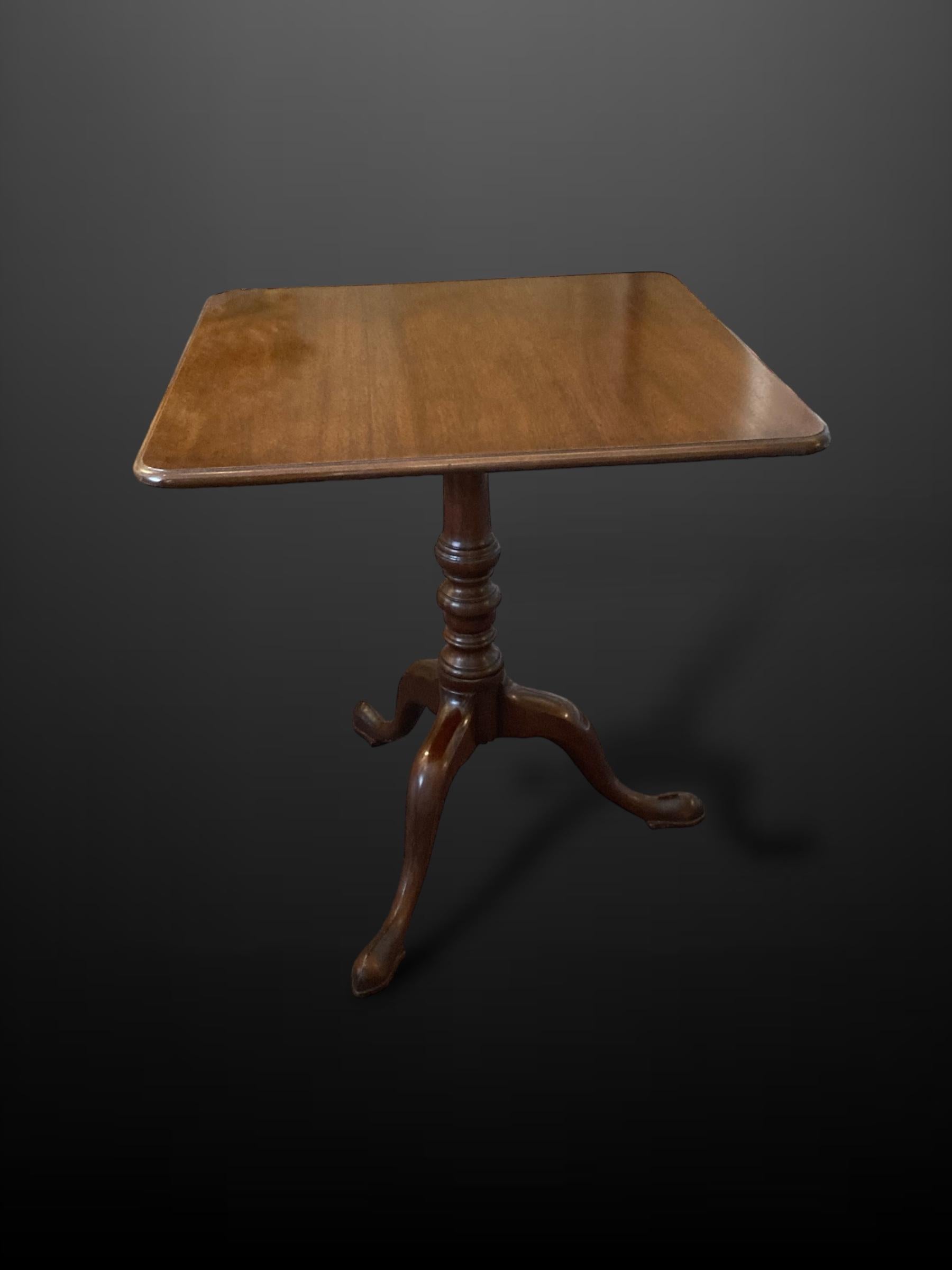 A Regency Mahogany Tripod Table / Occasional Table In Excellent Condition For Sale In Reepham, GB