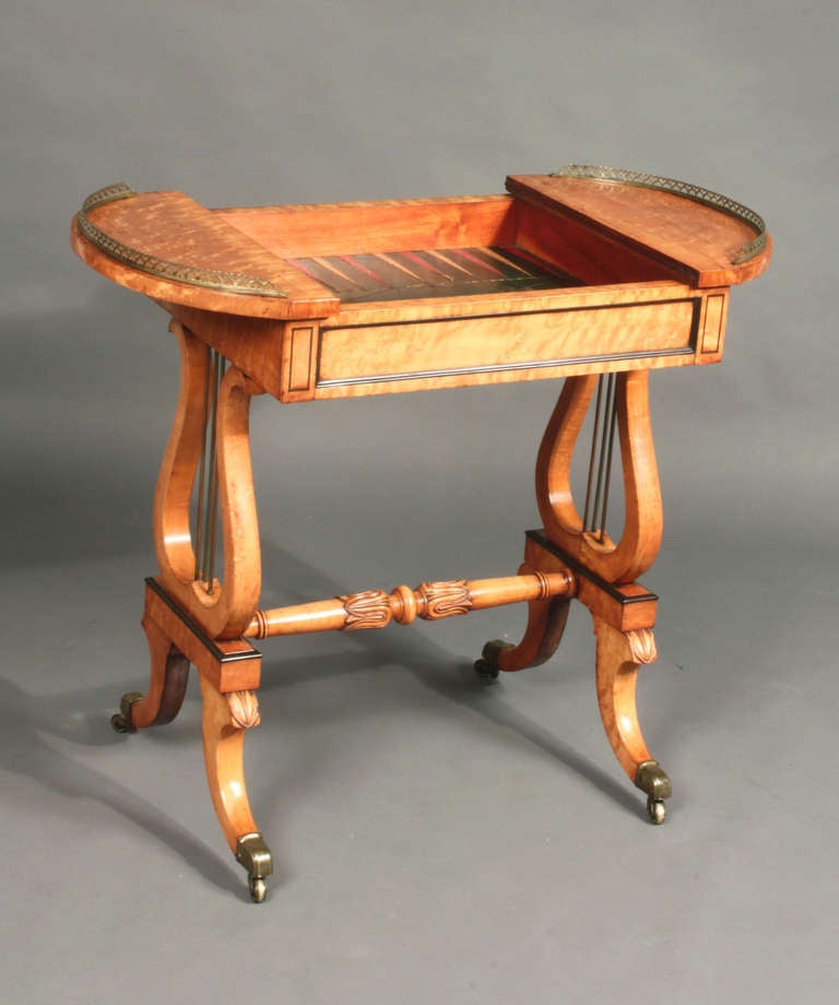 Regency Ahornholz Leier-End Spieltisch, um 1825 (William IV.) im Angebot