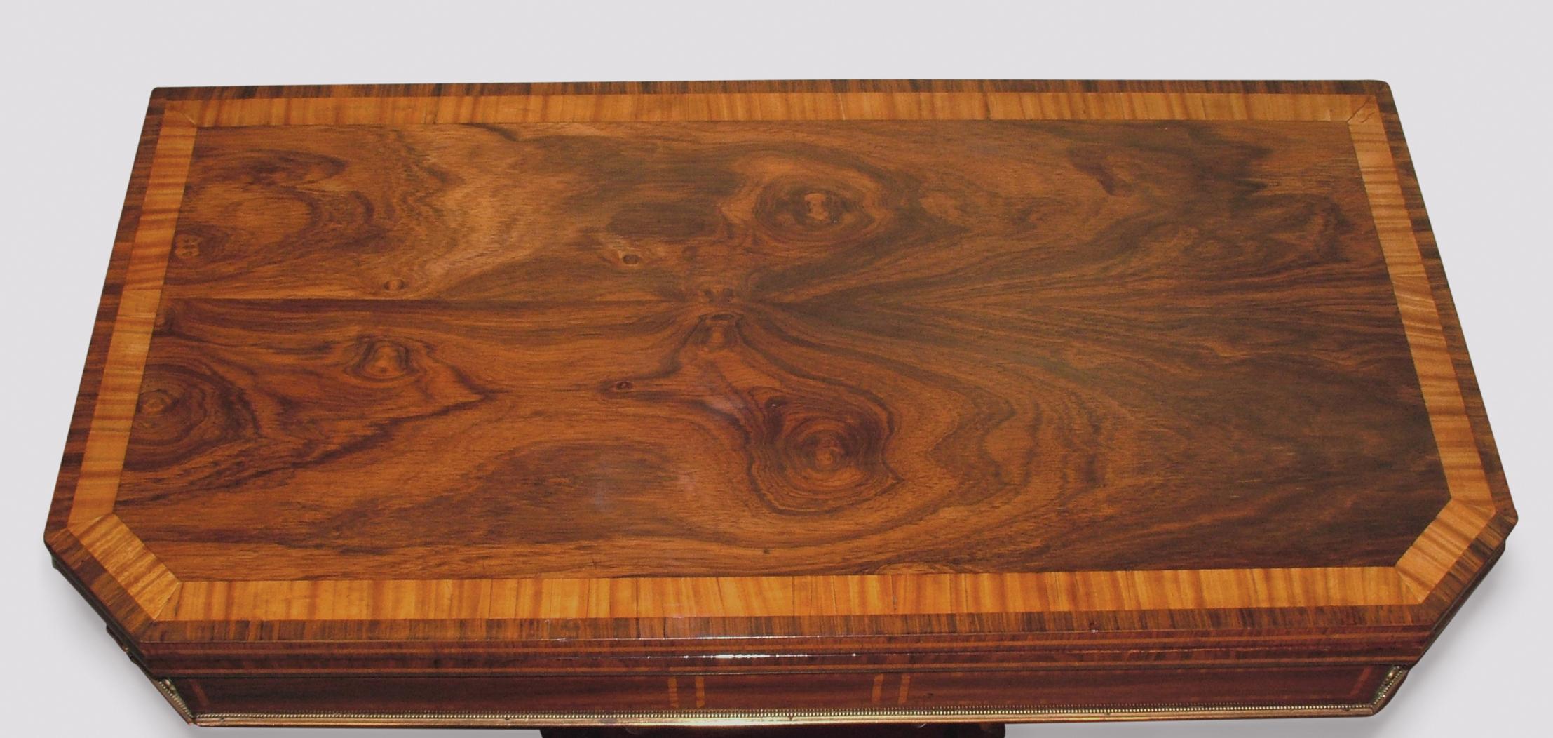 Regency Table à cartes en bois de rose de la période Régence en vente