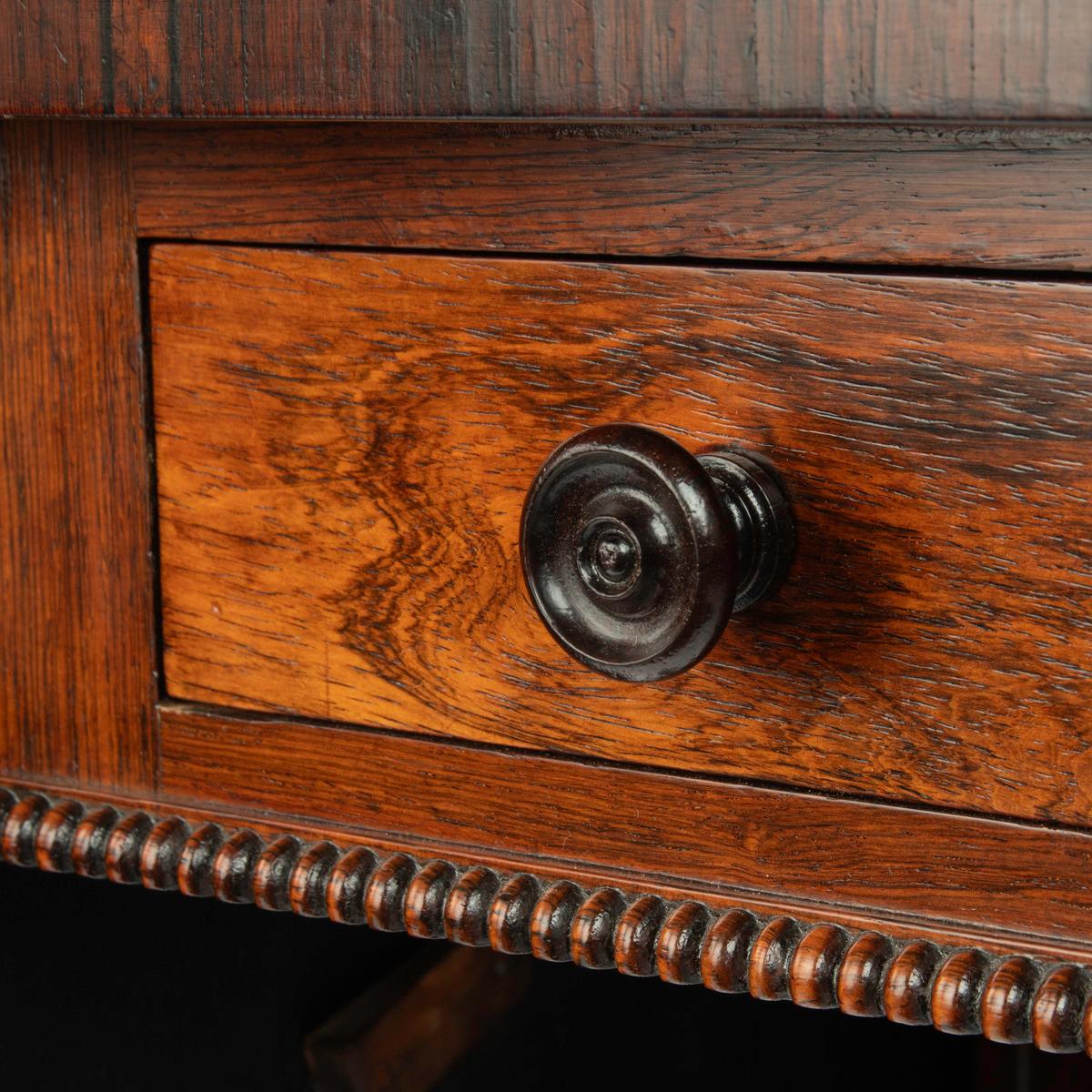 Table de canapé Regency en bois de rose, attribuée à Gillows en vente 7