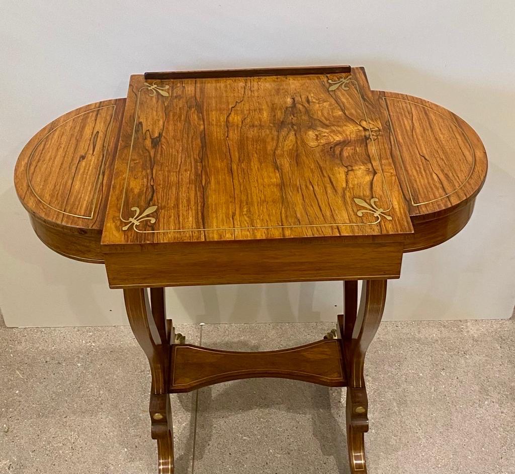 Regency-Spieltisch aus Palisanderholz mit Messingintarsien, englisch, um 1820 (Frühes 19. Jahrhundert) im Angebot