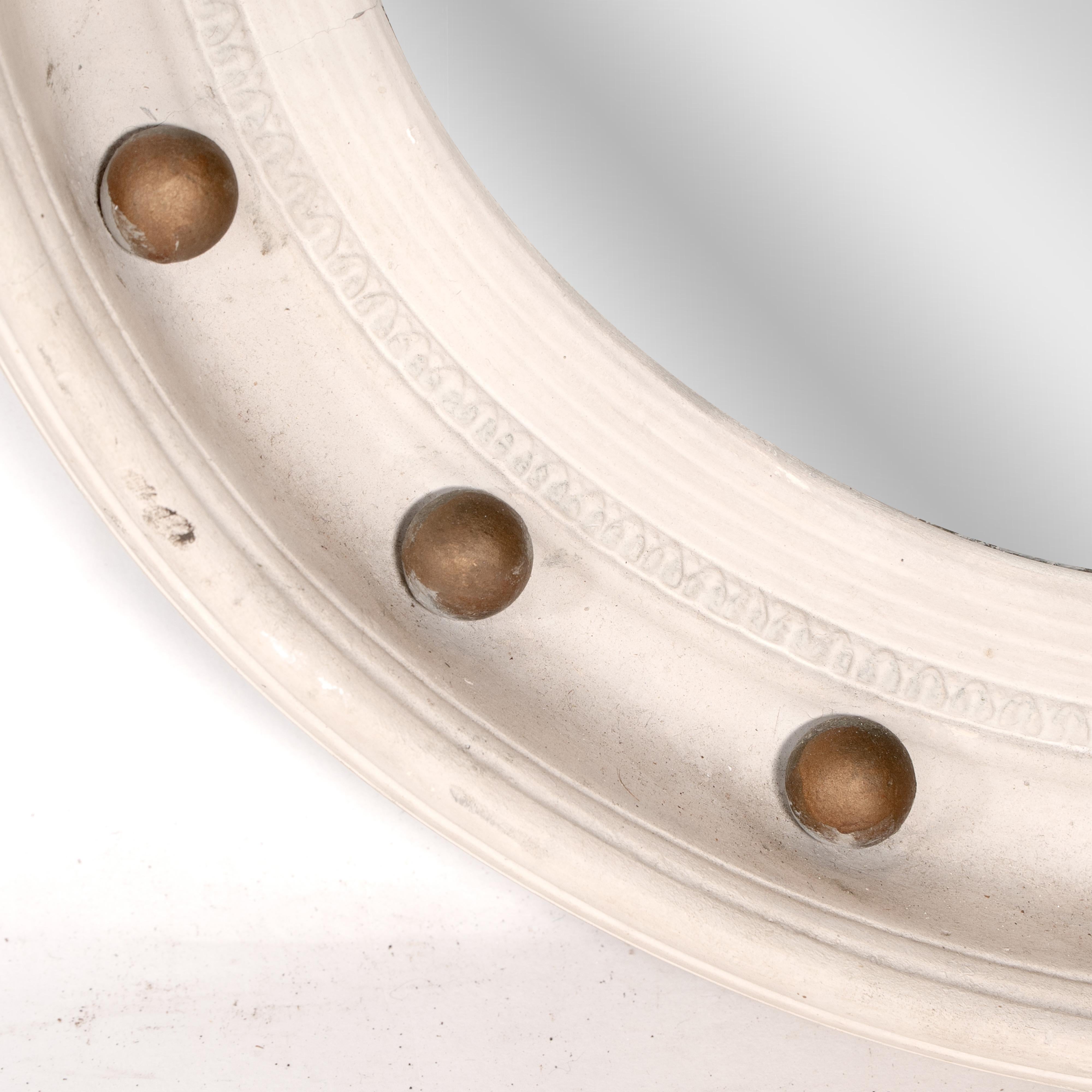 A Regency style circular convex mirror with ball and ribbon decoration For Sale 3