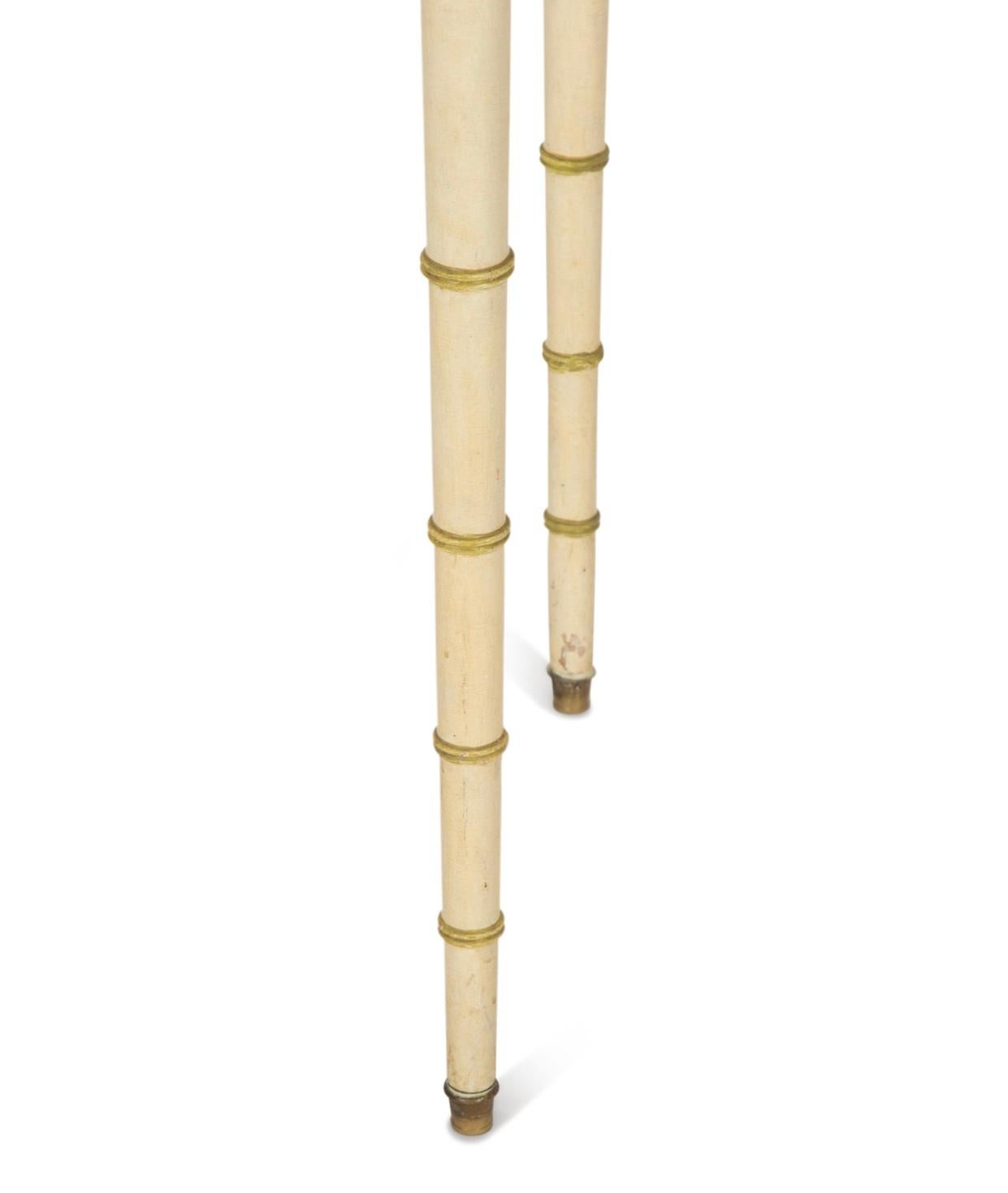 Regency Table d'appoint française en faux bambou de style Régence en vente