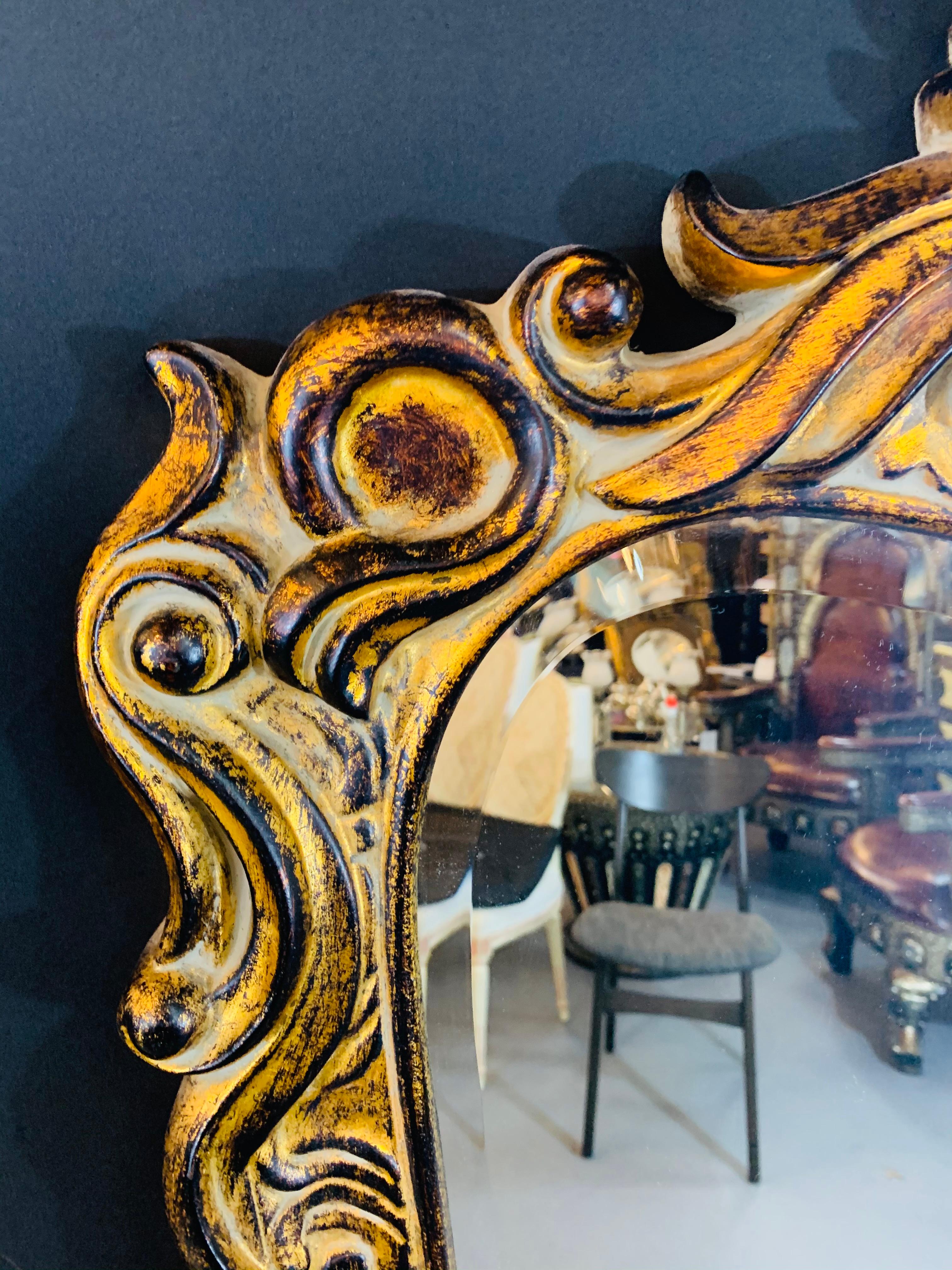 Specchio da parete o da toilette alto e dorato in stile Regency in vendita 1