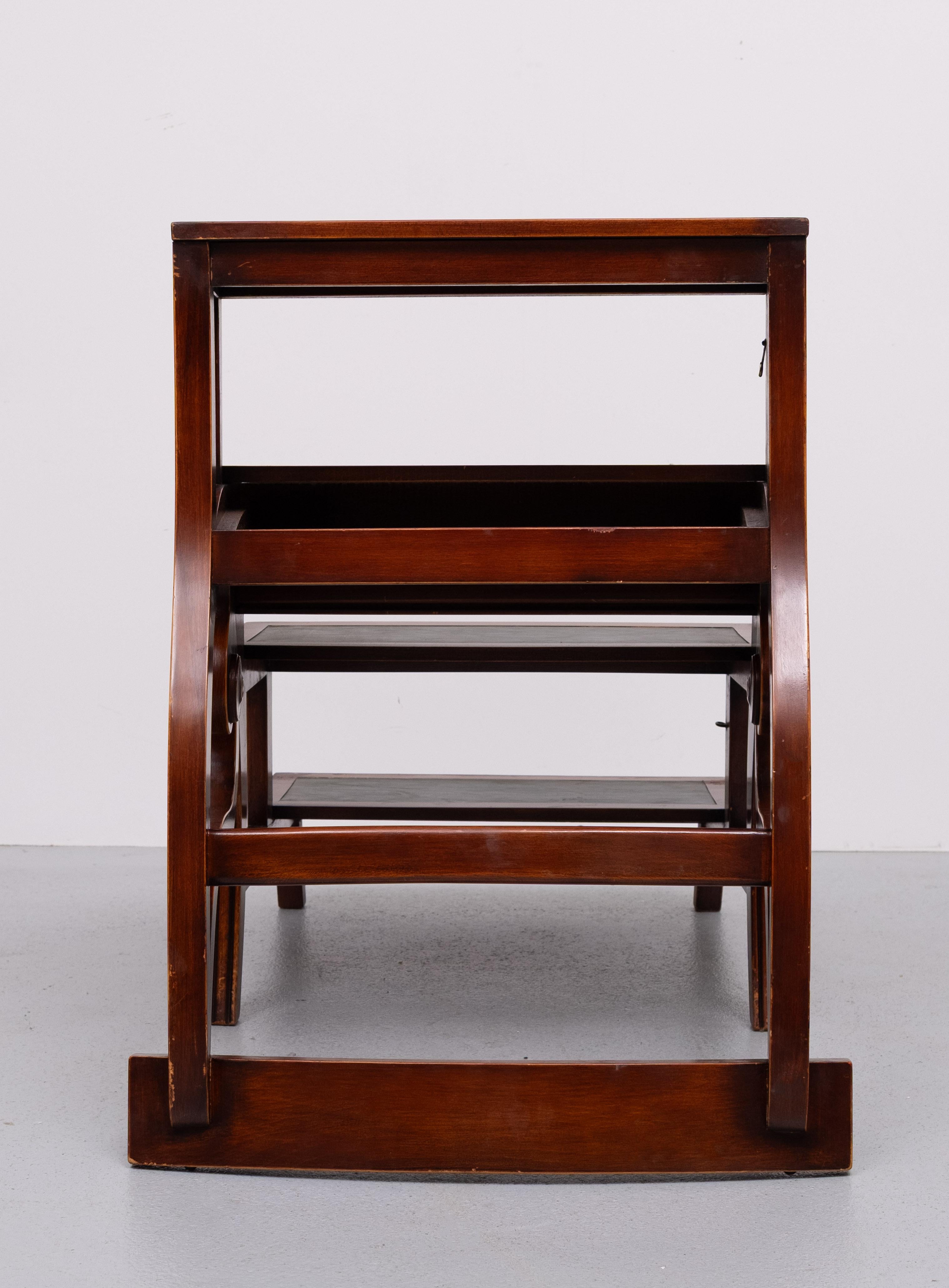 Fauteuil de bibliothèque en acajou de style Regency.  Angleterre en vente 5