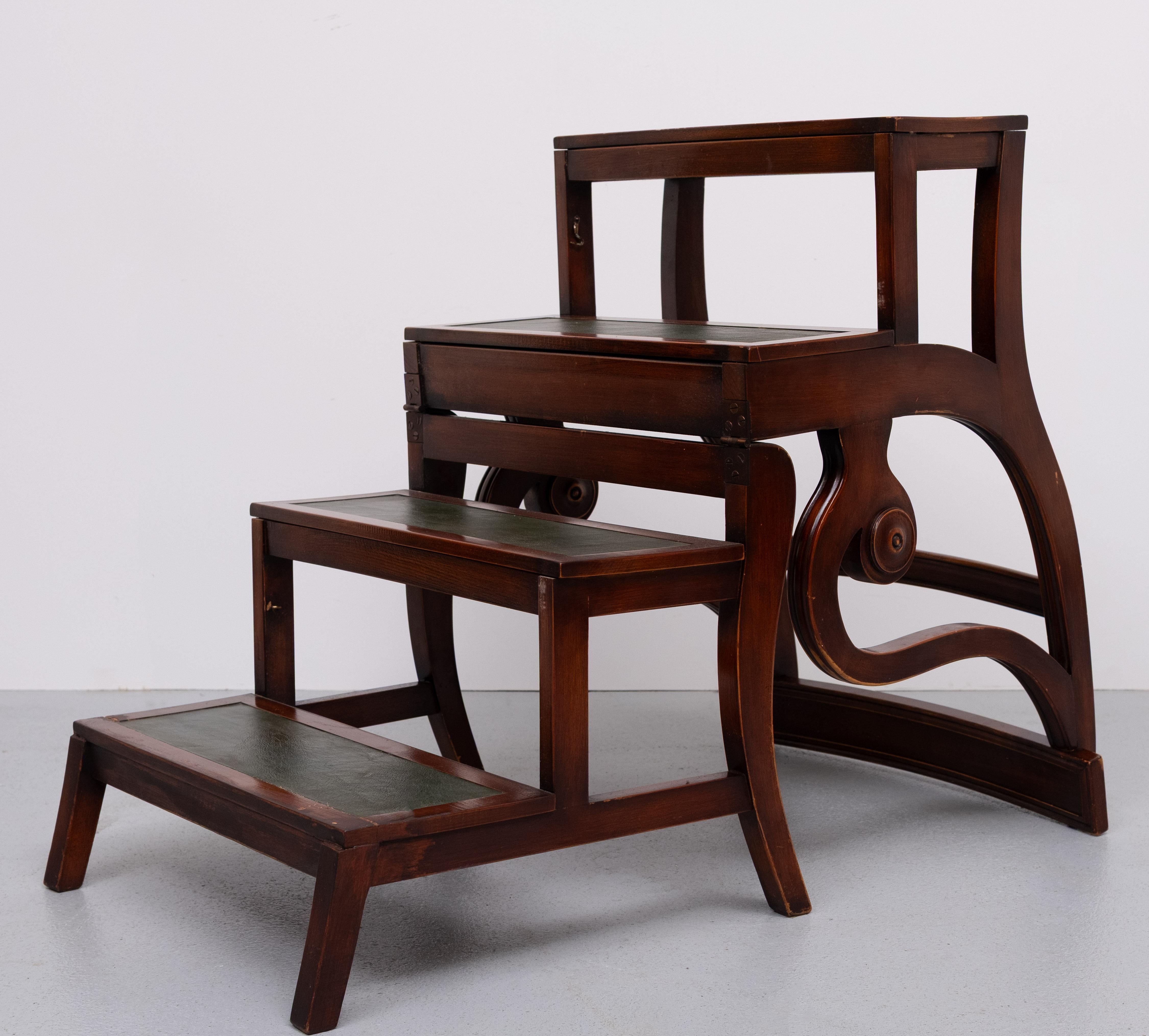 Fin du 20e siècle Fauteuil de bibliothèque en acajou de style Regency.  Angleterre en vente