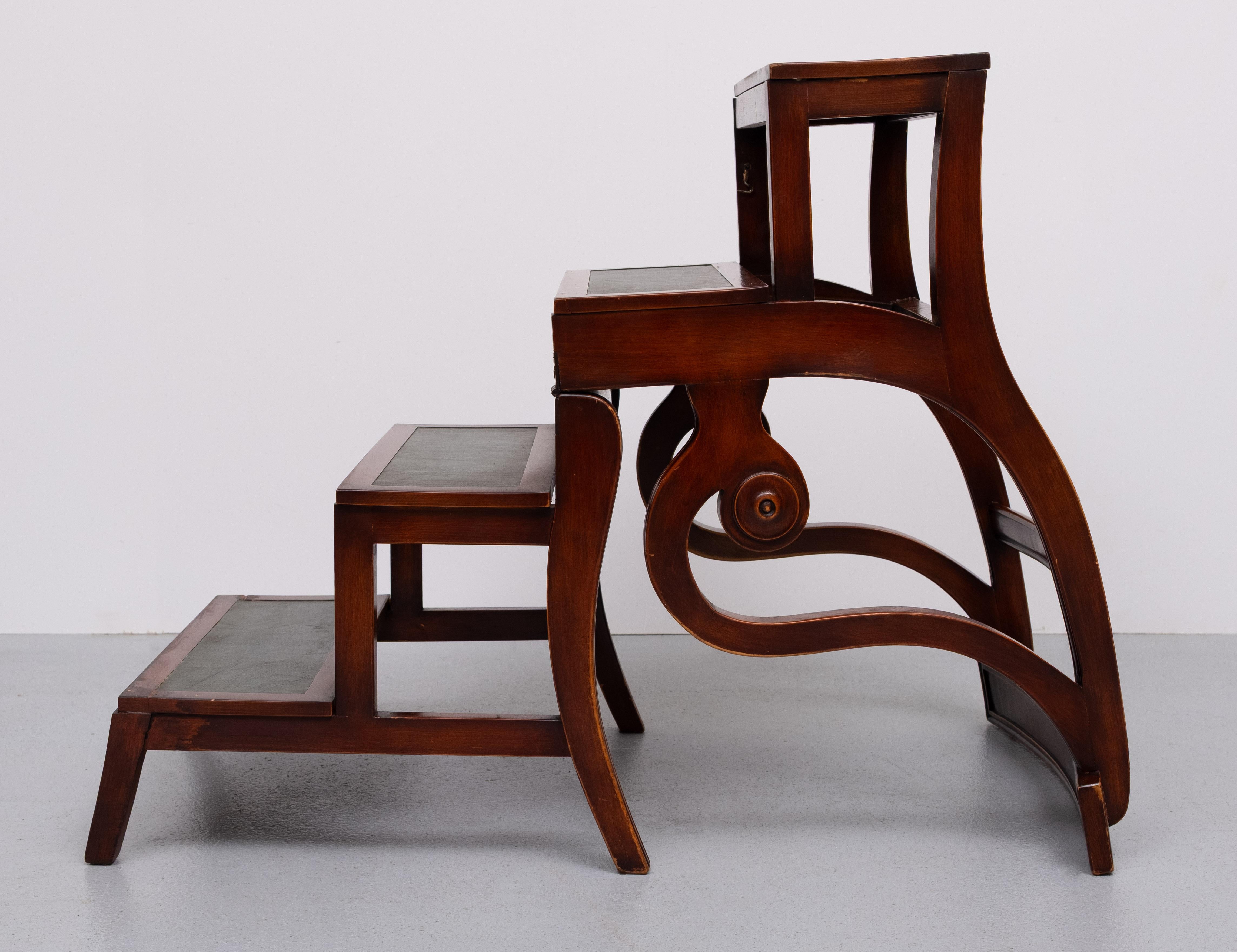 Fauteuil de bibliothèque en acajou de style Regency.  Angleterre en vente 2