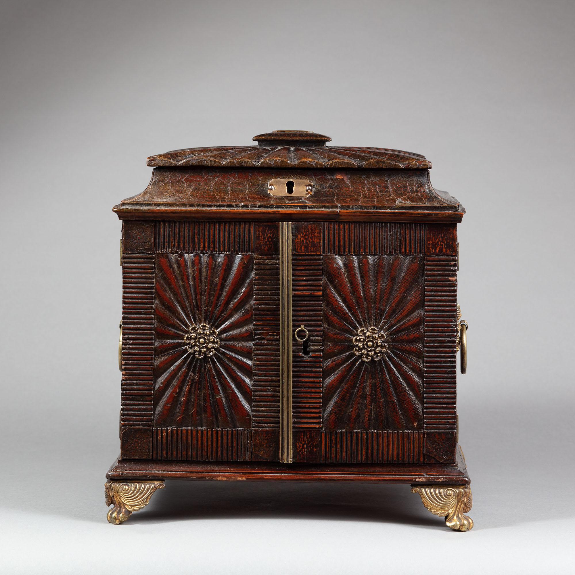 A Regency tooled and gathered leather casket, c.1820 In Excellent Condition For Sale In Reepham, GB