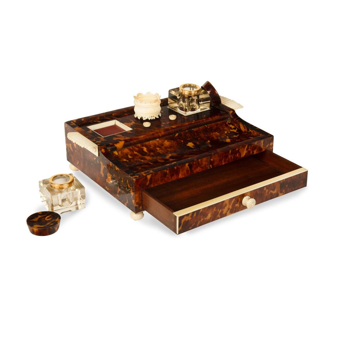A Regency tortoiseshell and ivory desk set For Sale 1