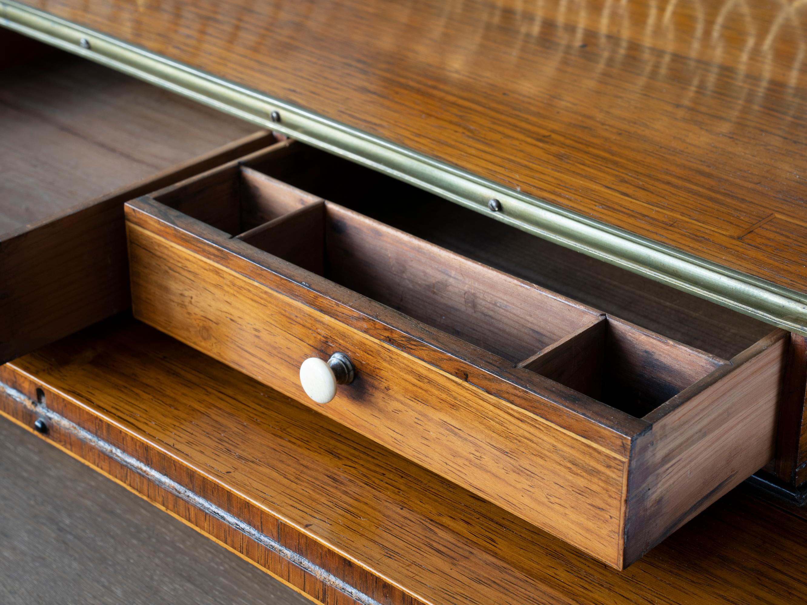 Regency Writing Desk Attributed to John McLean & Son In Good Condition In Conwy, GB